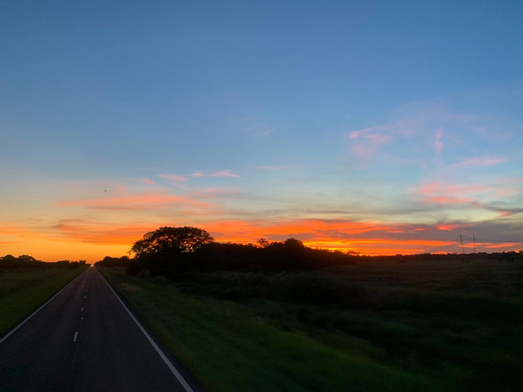 Atardecer de carretera en Ciudad de Bermejo (Chaco, Argentina)