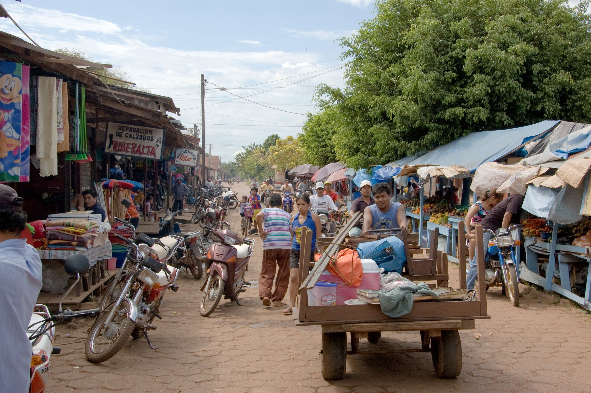 Strassenszene in Riberalta, Beni, Bolivien