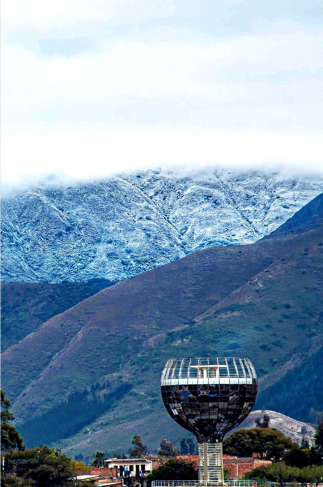 Vista de una parte de la Cordillera de Sama y del Mirador de lo…