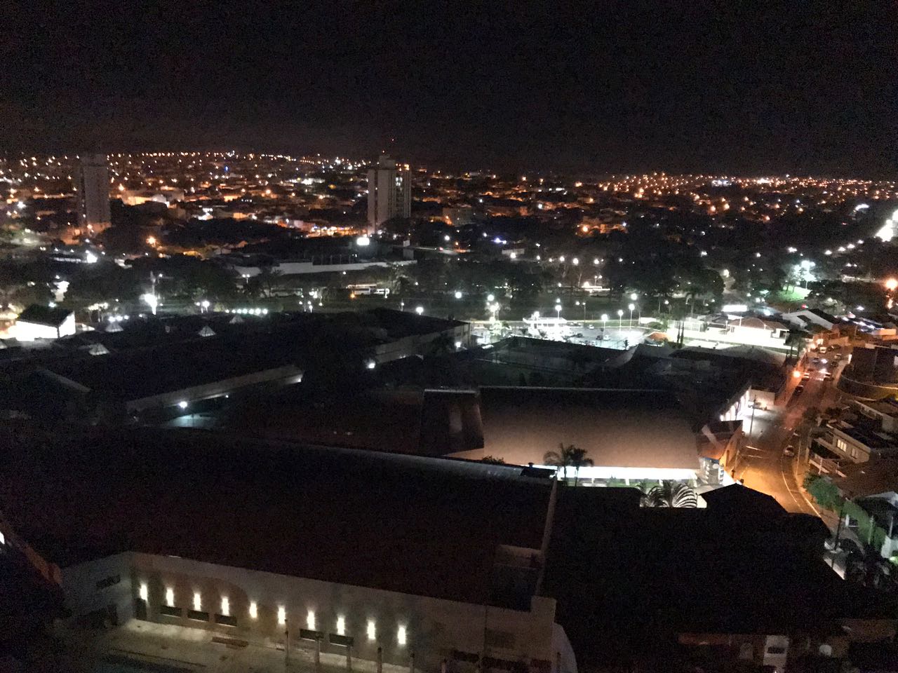 Clube de Tênis de Catanduva visto à noite do alto