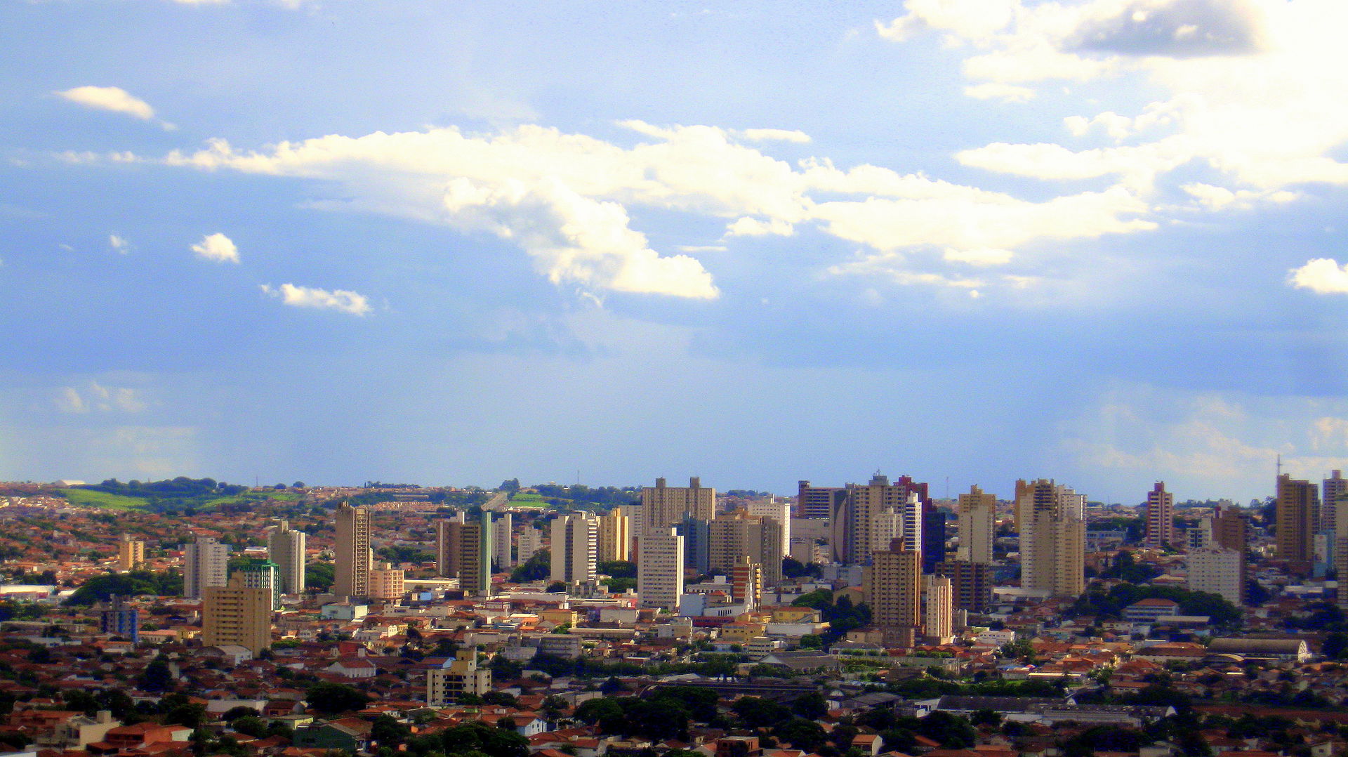 Limeira's downtown as seen from Jardim Planalto neighborhood.