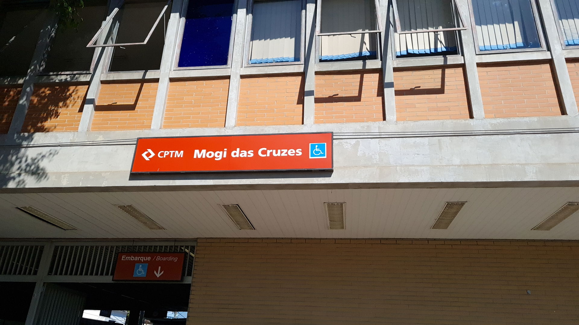 Mogi das Cruzes train station sign