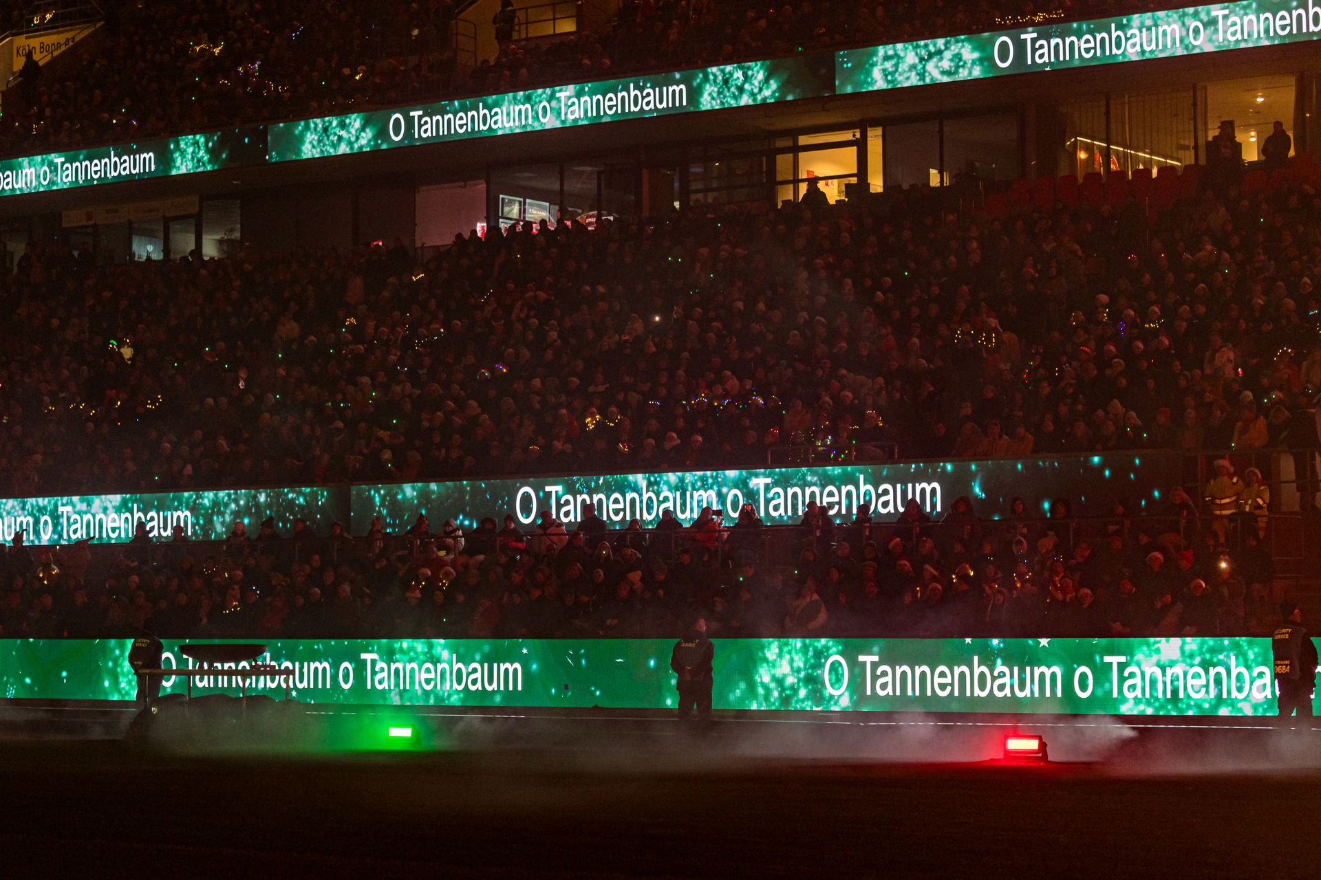 Loss mer Weihnachtsleeder singe! 2024 im Rheinenergiestadion Kö…