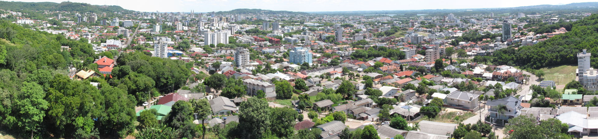 Panorama da cidade de Santa Cruz do Sul tirado em 2022 a partir…