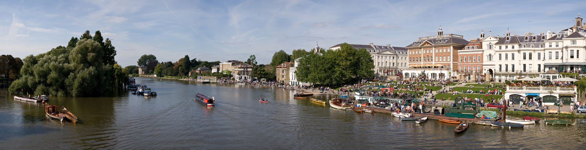 A 10 segment panoramic image of the Thames Riverside of Richmon…