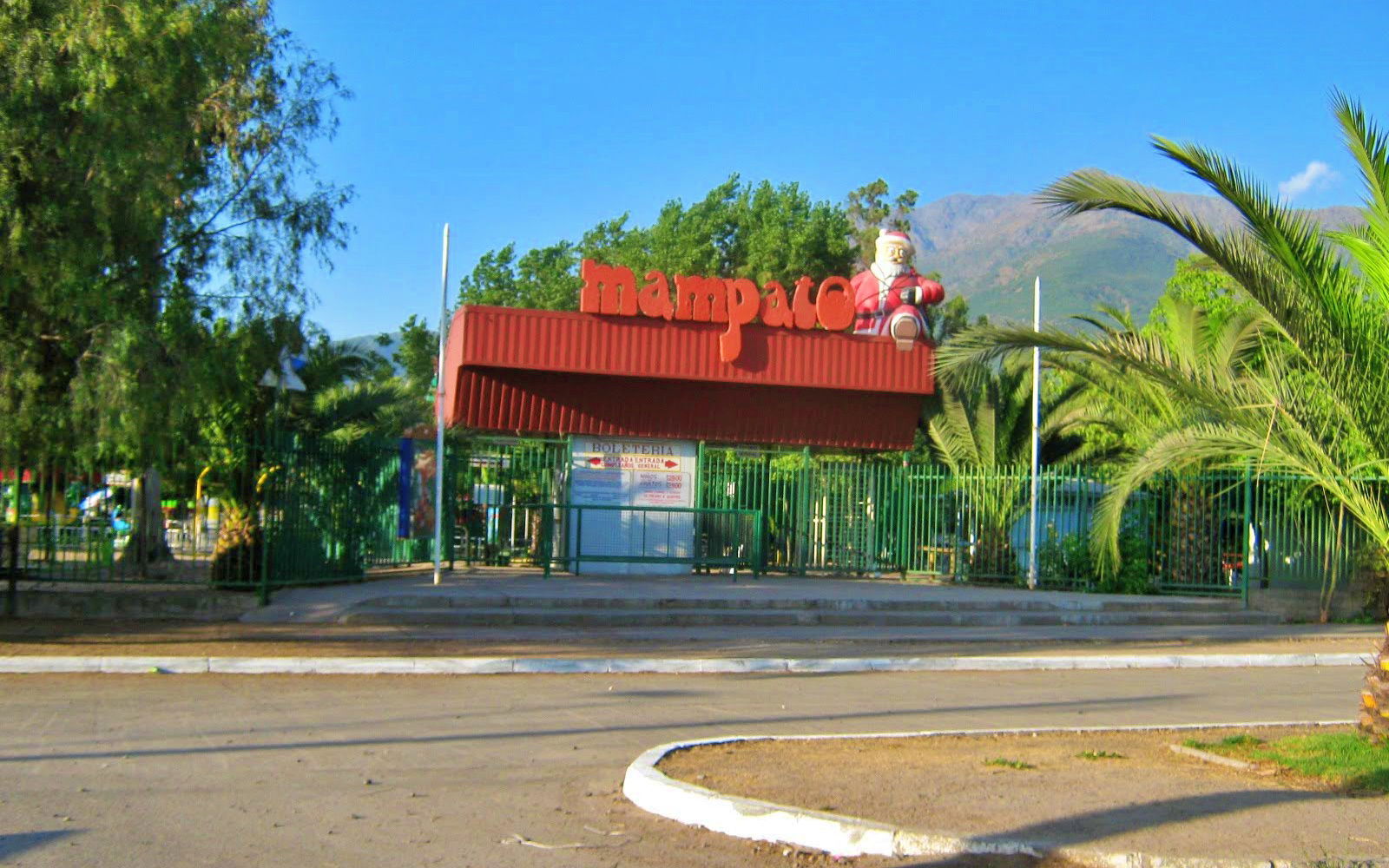 Acceso al parque de diversiones Mampato de la comuna de Puente …