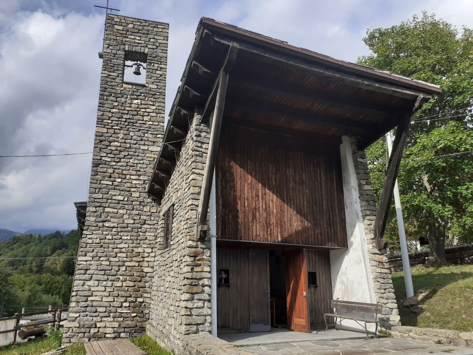 Capella dedicâ a San Benardu (San Benardu de Mendàiga, IM), vis…