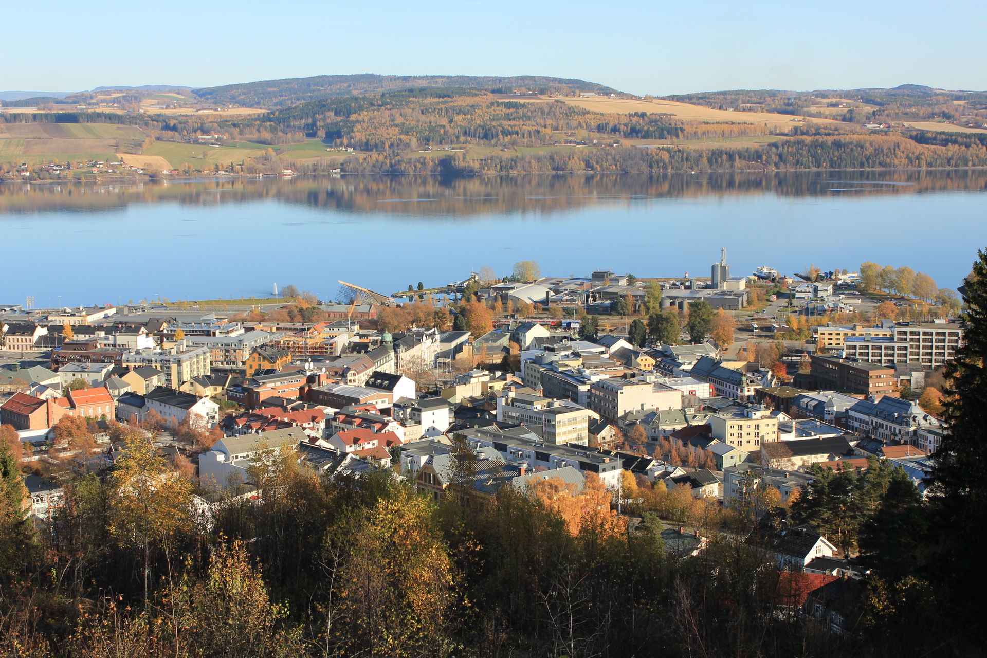 Gjøvik sentrum sett fra Hovdetoppen.
