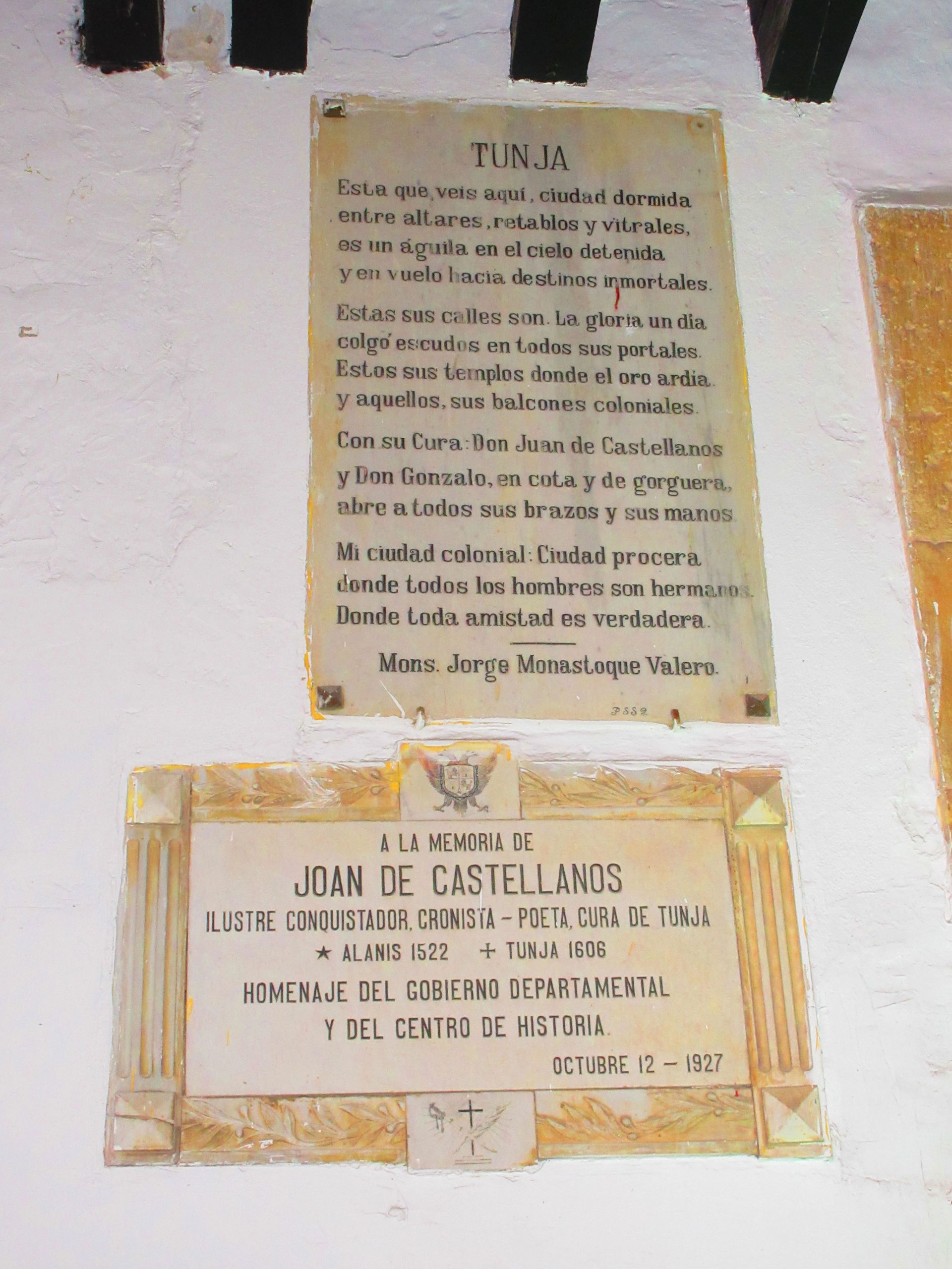 Placa que describe la poblacion tunjana, (parte superior)
Placa…