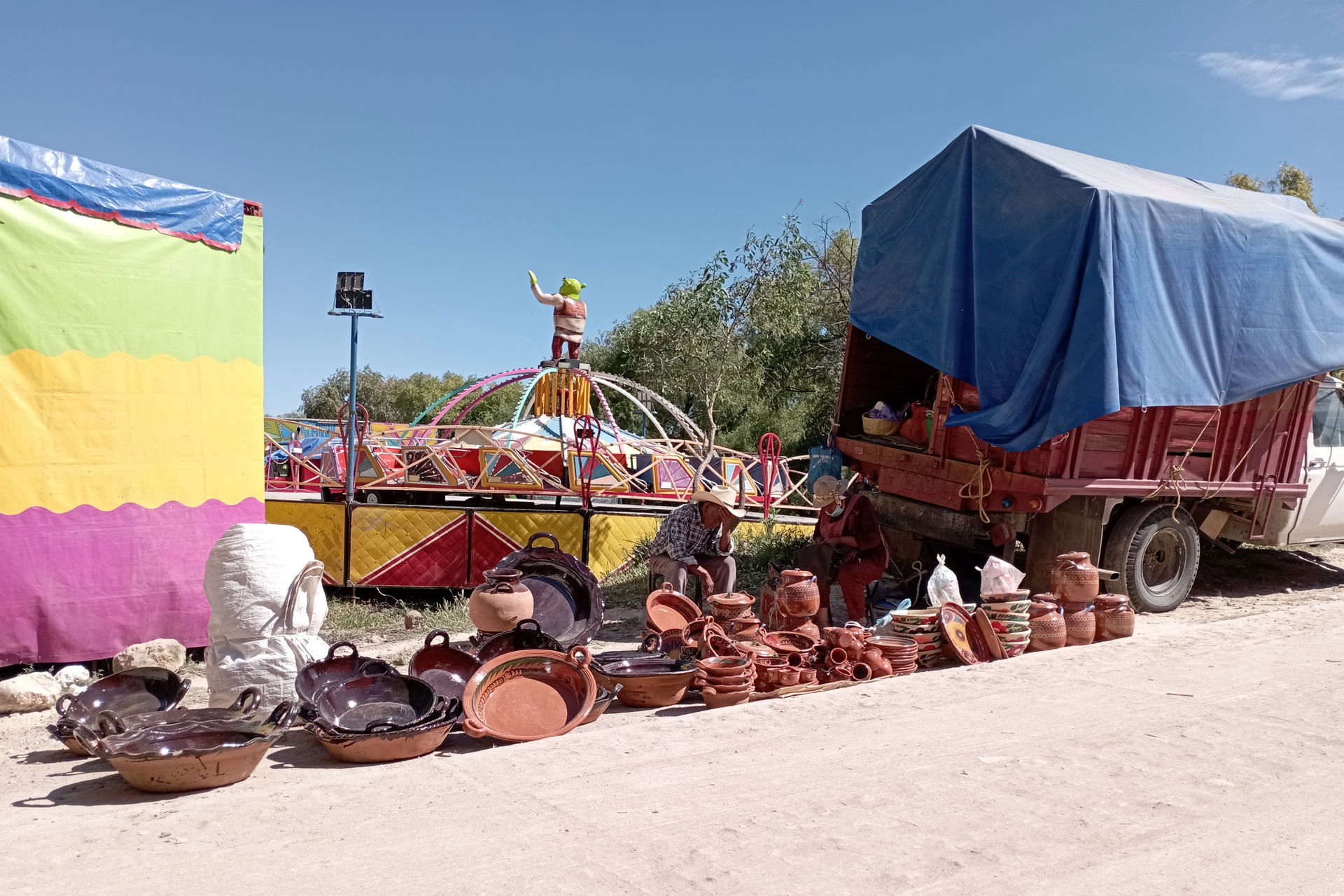 Venta de alfarería tradicional en la fiesta patronal de La Labo…