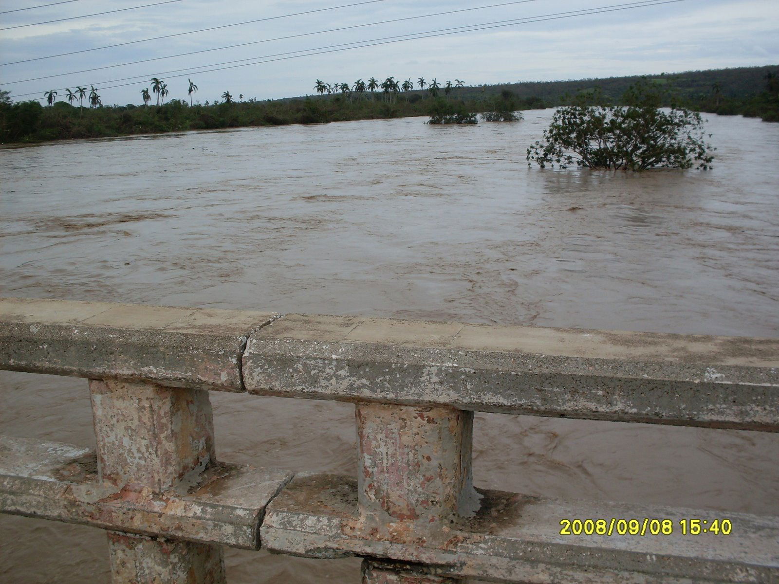 Crecida del Río Mayarí durante el paso de un huracan