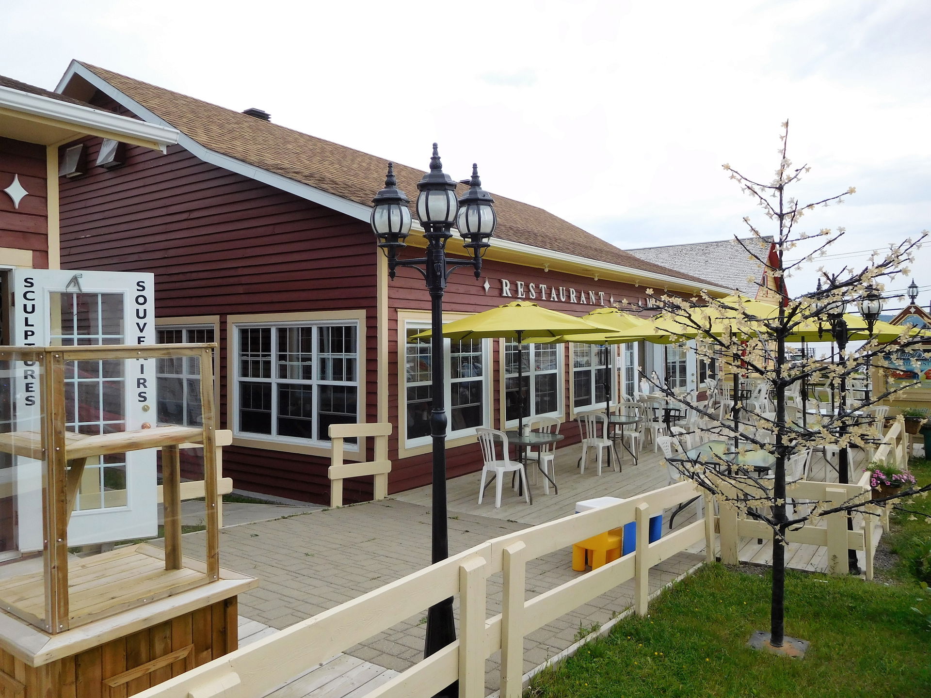 Restaurant Mille Délices, 172, route 132 Ouest / rue Donohue, P…