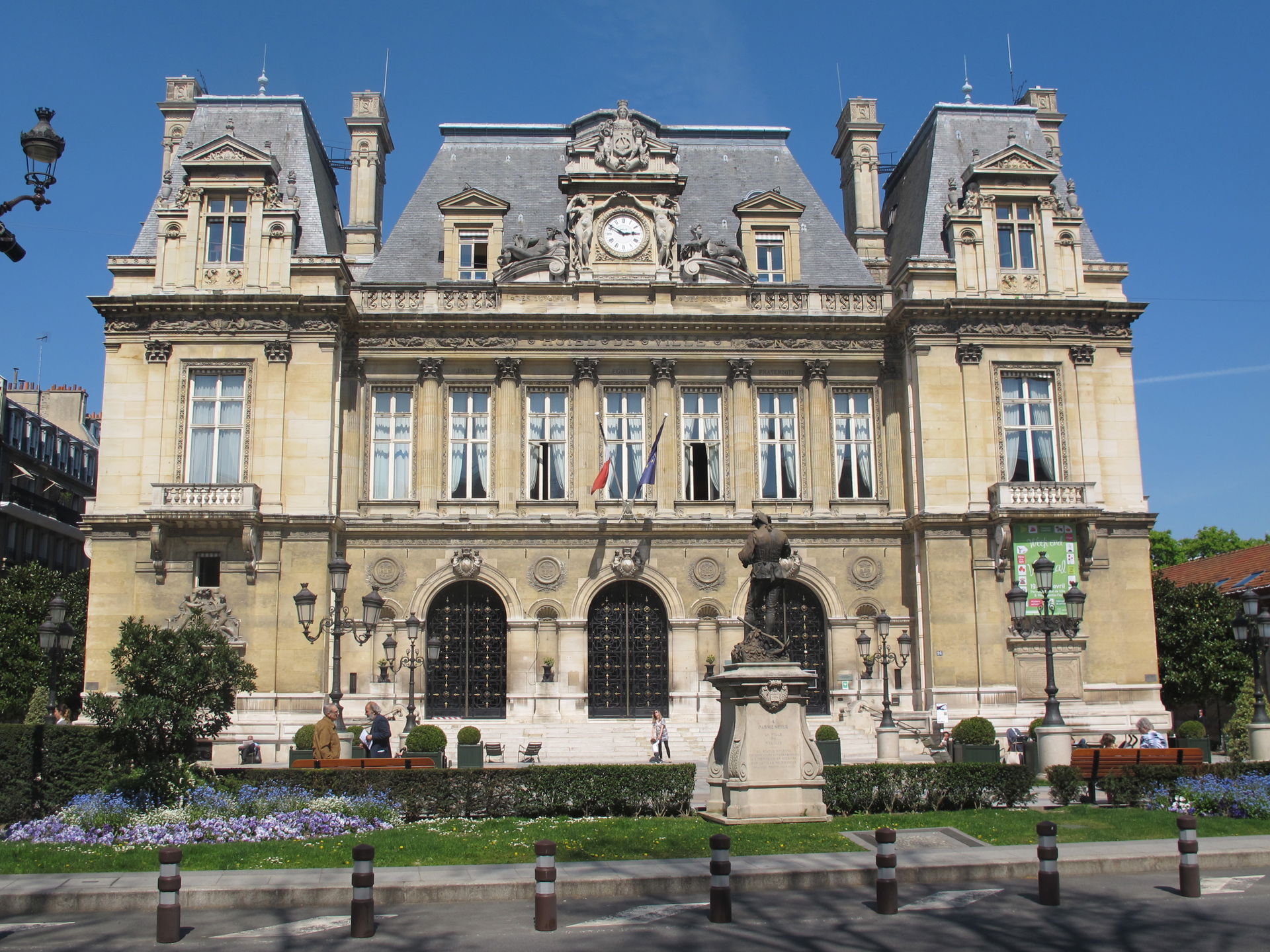 Mairie de Neuilly-sur-Seine (Hauts-de-Seine).