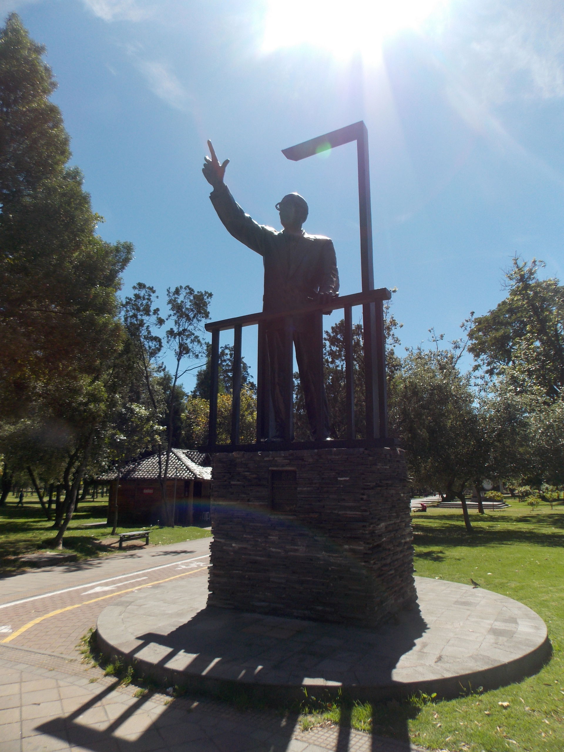 "Monumento a Velasco Ibarra", en el parque El Ejido de Quito.