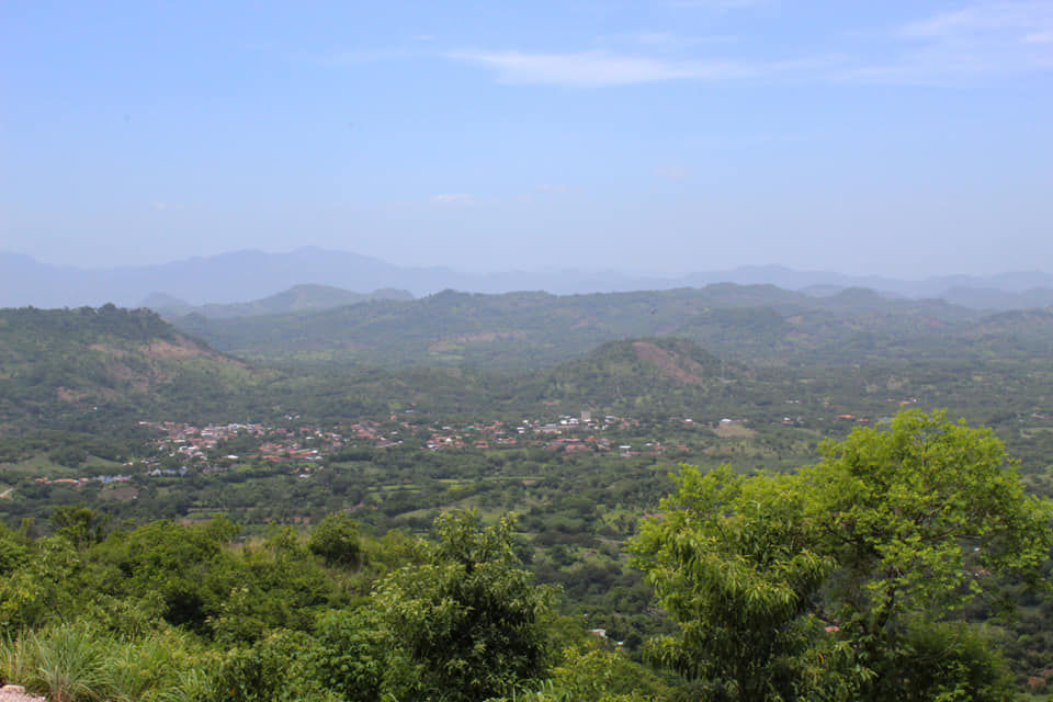 Fotografía de la vista de Anamorós desde Mirador de Agua Blanca