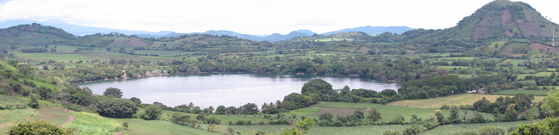 Laguna de Apastepeque, San Vicente, El Salvador.