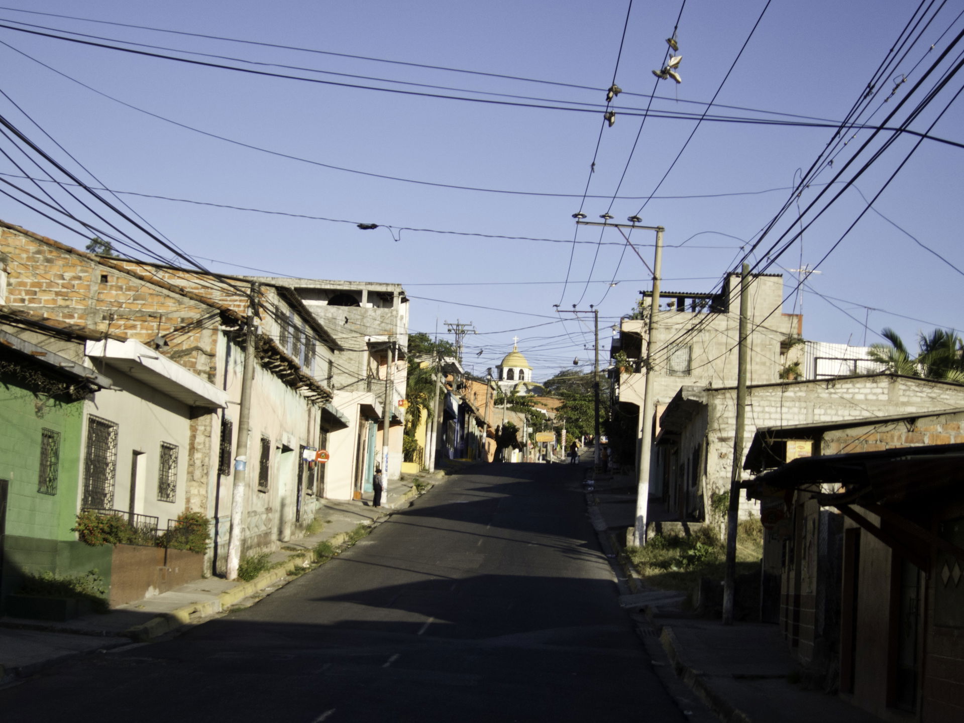 Calle principal en Cojutepeque, El Salvador