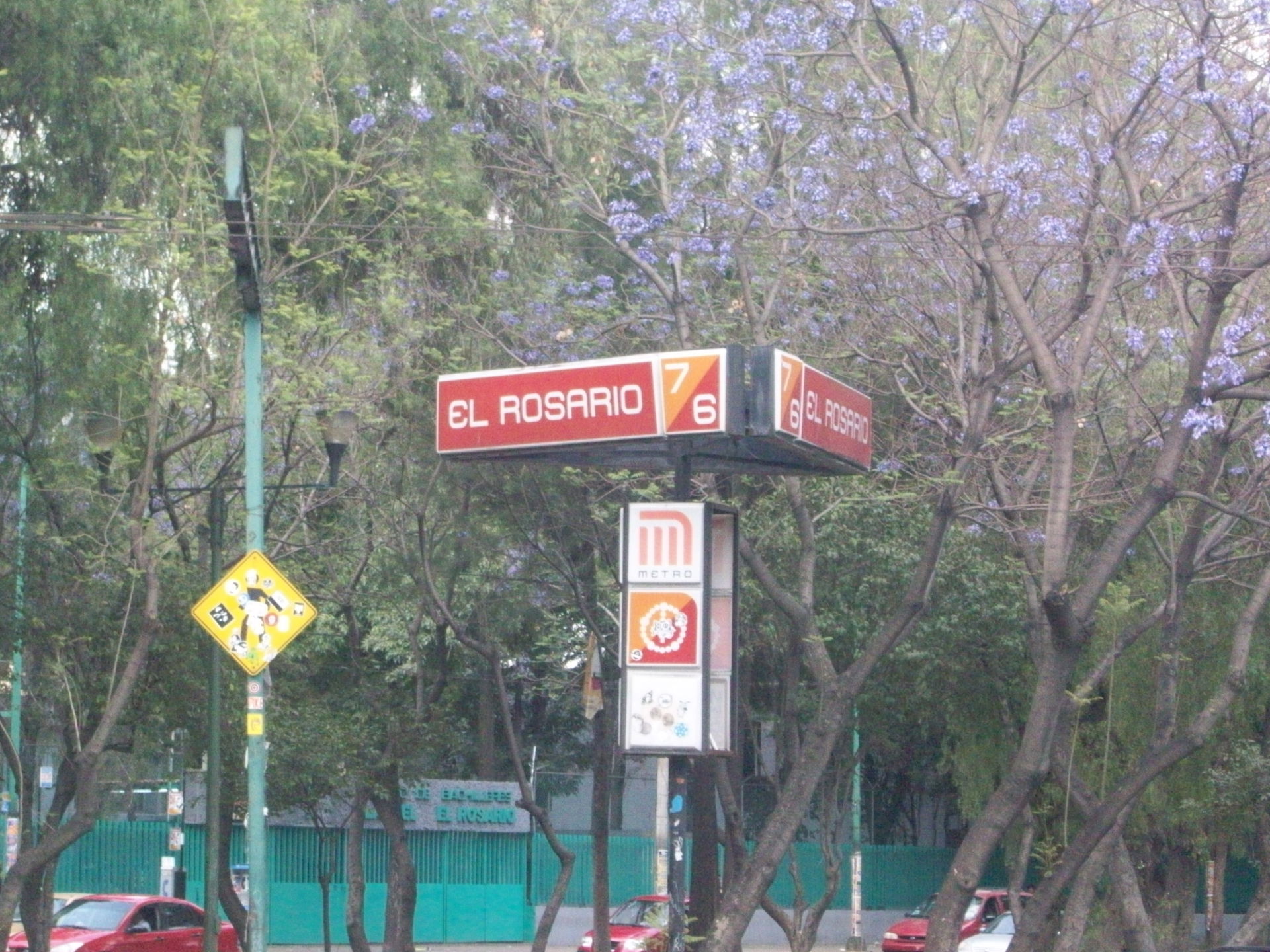 Letrero de la estación El Rosario