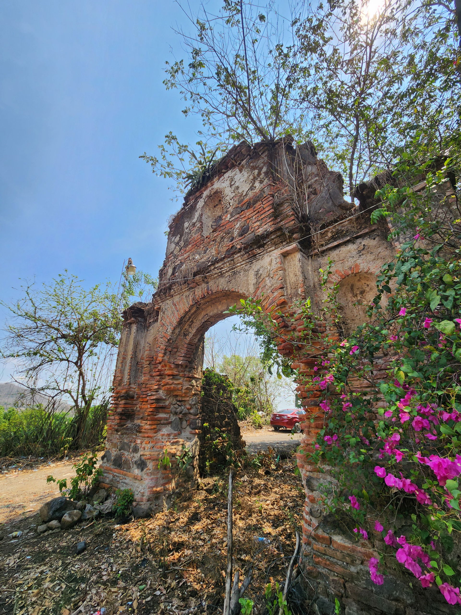 Restos de la iglesia de San Jorge destruida en el terremoto de …