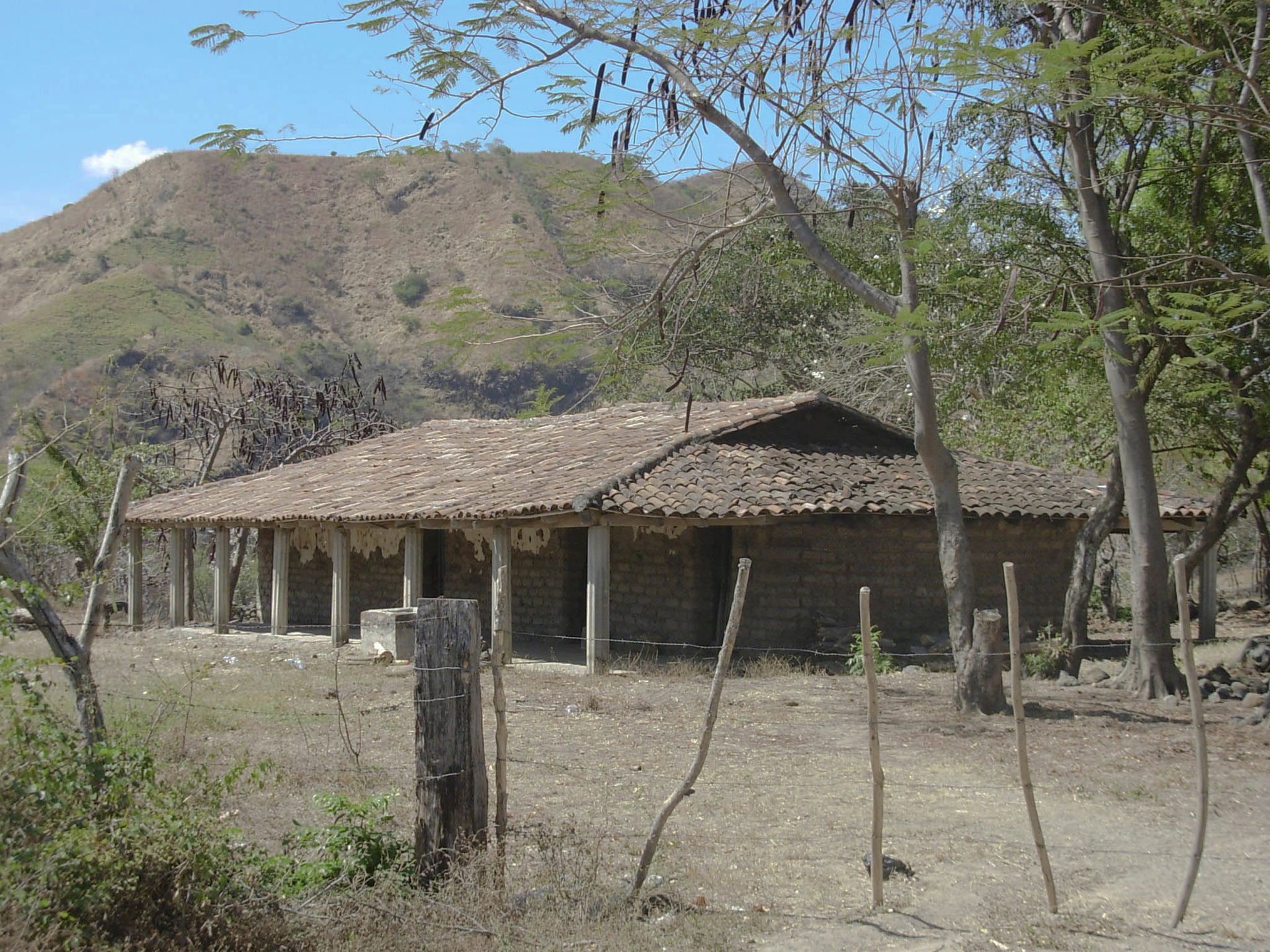 Casa abandonada cerca de Guarnecia, Texistepeque en Enero de 20…