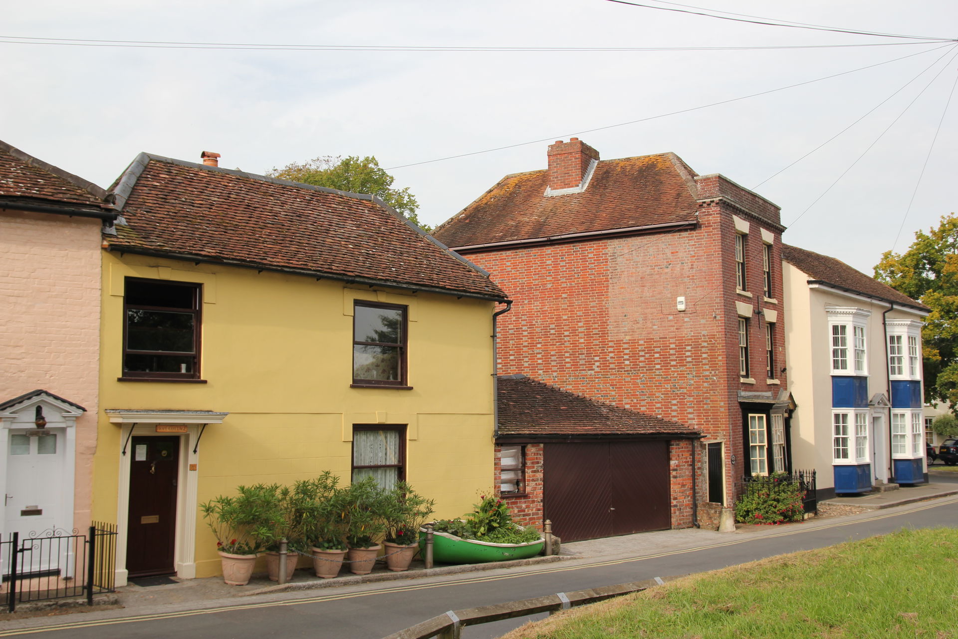 This is a photo of listed building number 1351251.