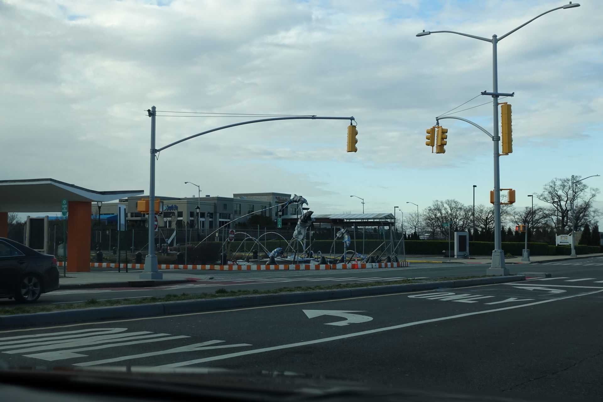 Looking south at the Fountain of the Dolphins at South Beach Pa…