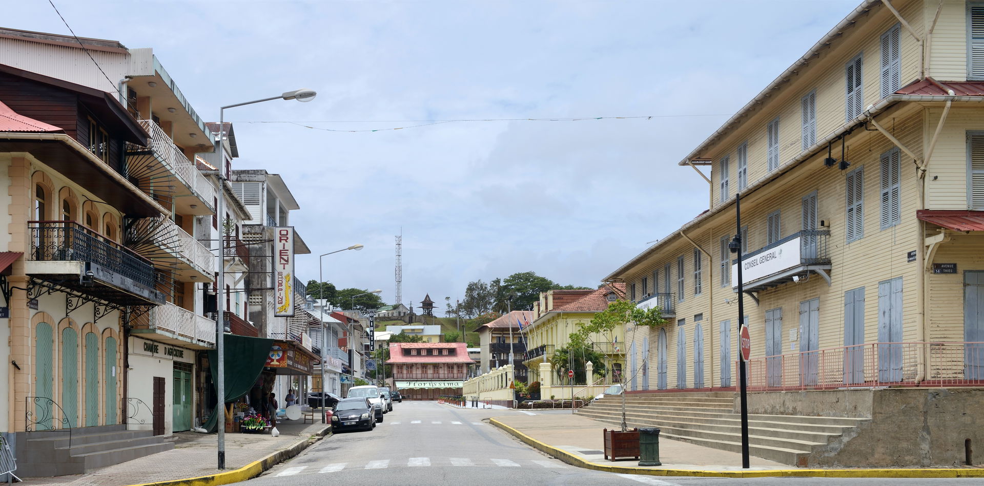Cayenne, avenue du Général-de-Gaulle.