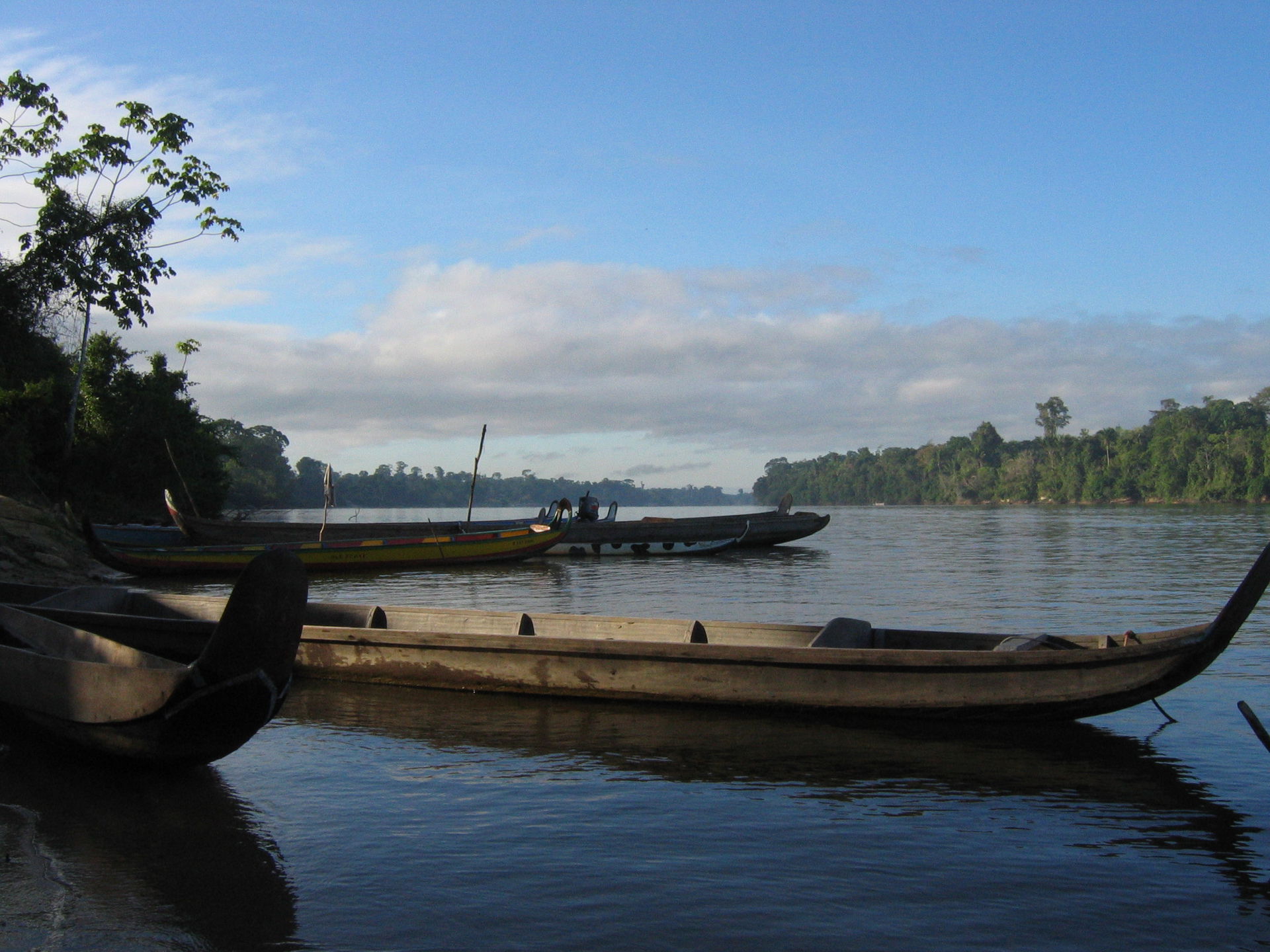 Grand Santi, vue du fleuve au petit matin