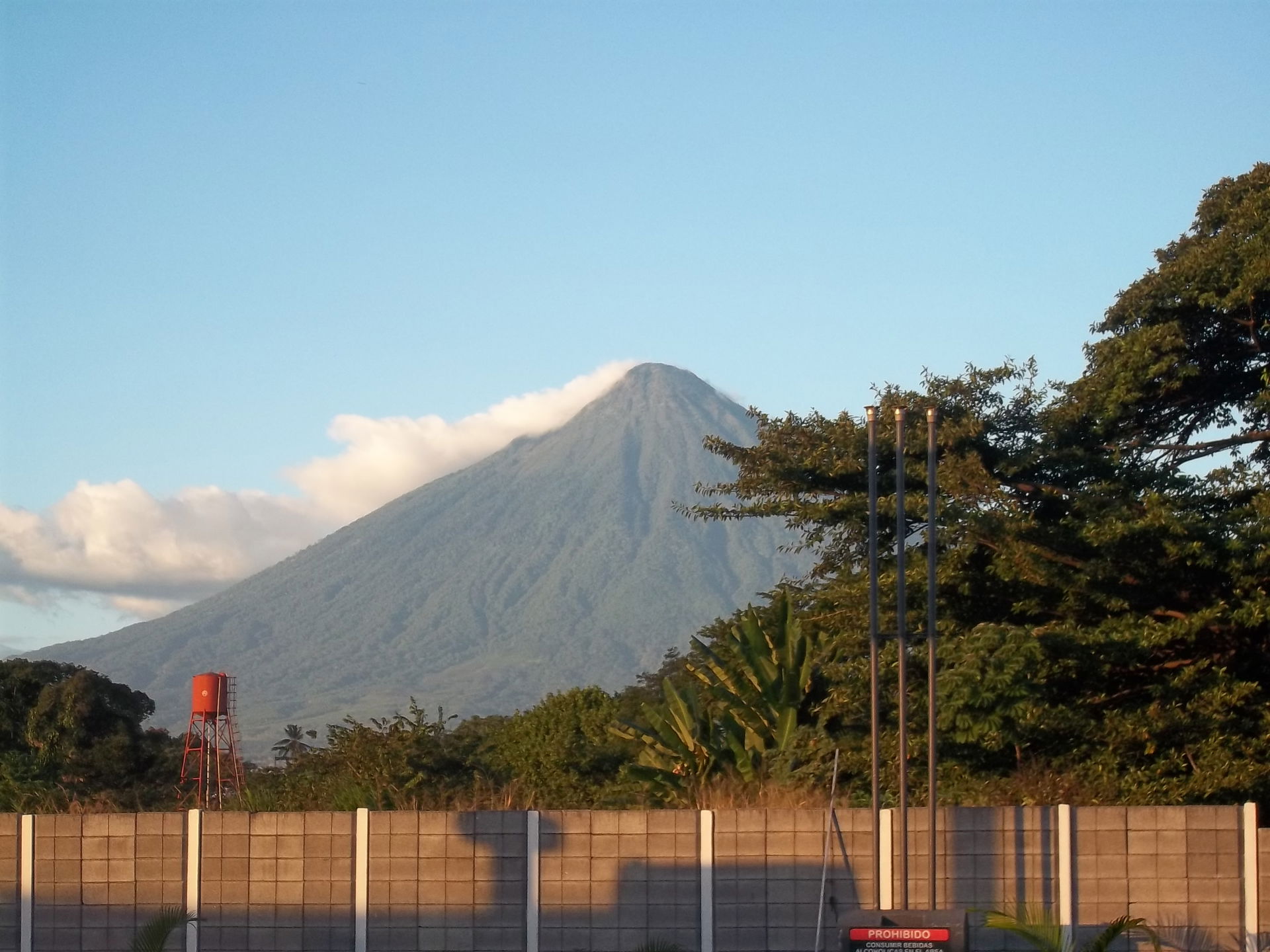 View of the Agua volcano, seen from Escuintla.