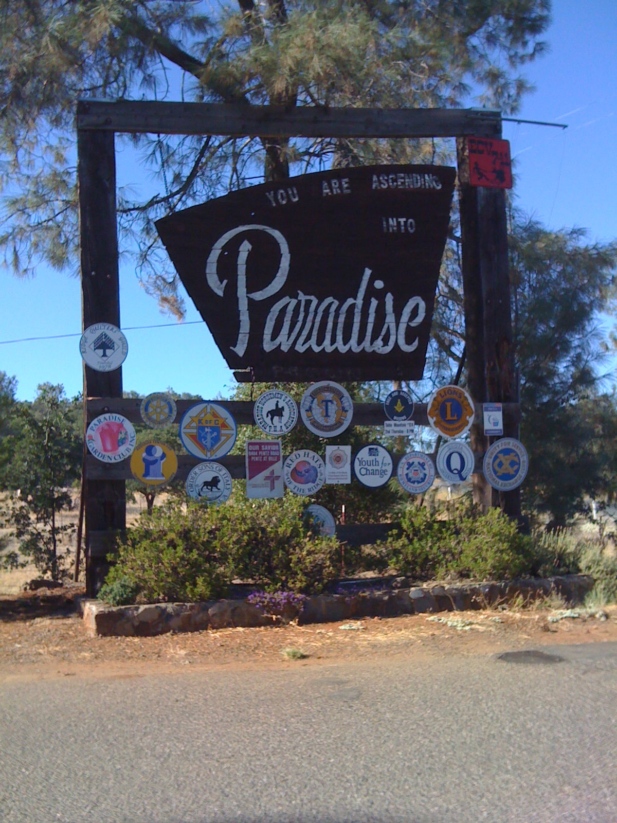 Welcome to Paradise sign on Clark road