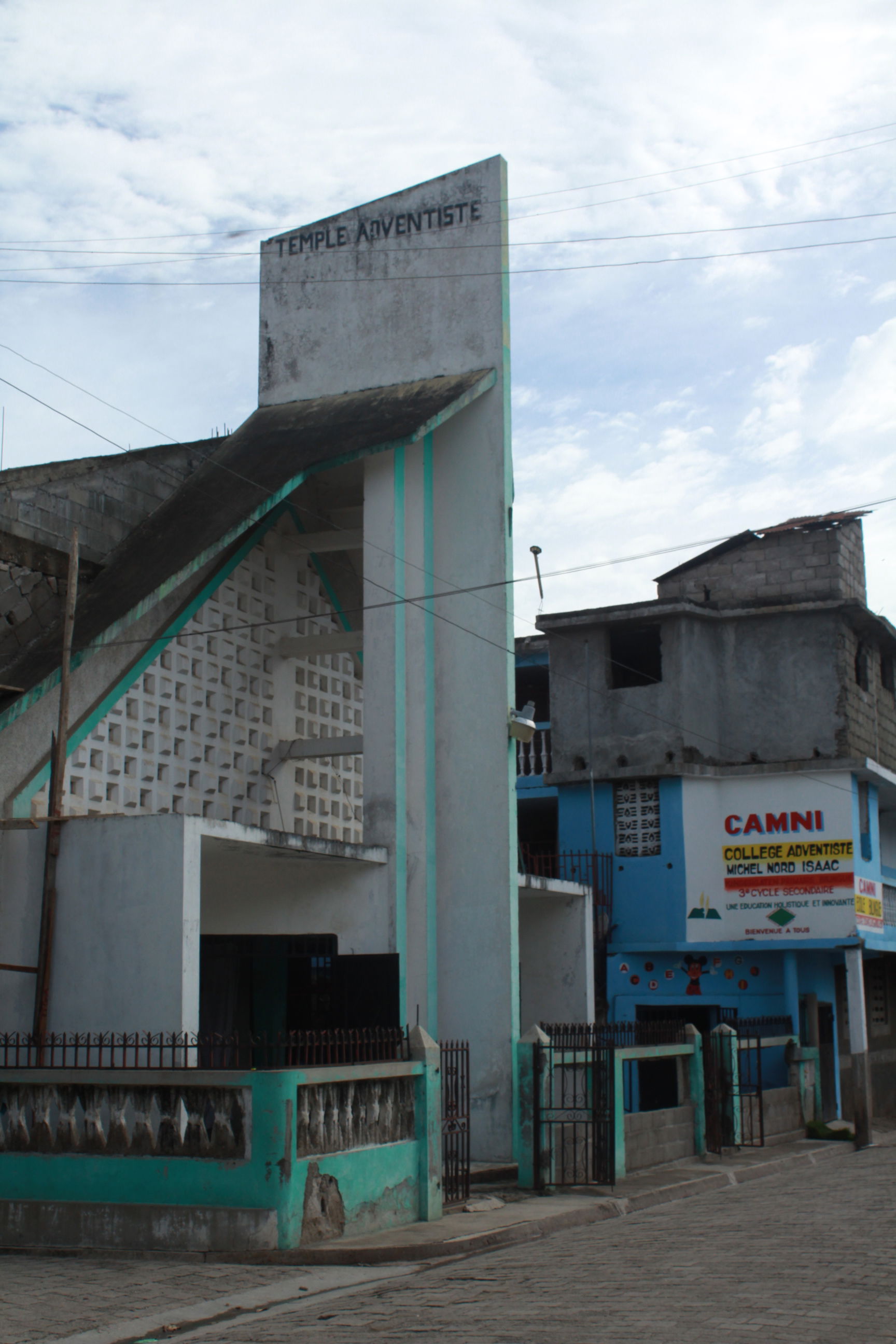 Le temple Adventiste de la Grande-Rivière du Nord en constructi…
