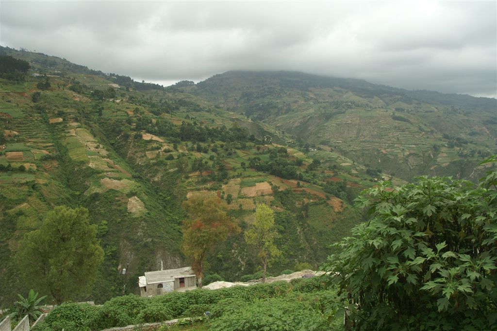 Vue sur les mornes depuis la route de Port au Prince à Kenscoff