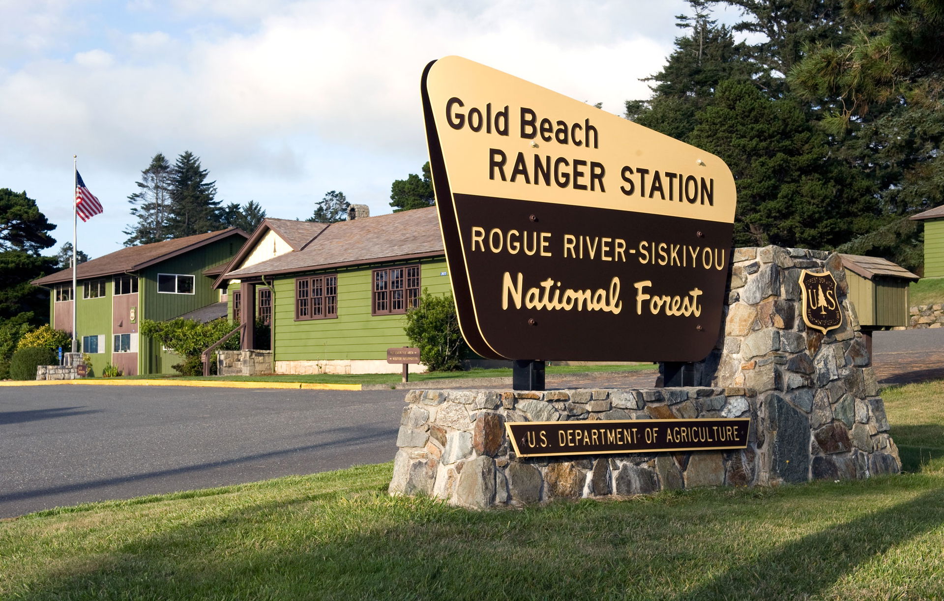 Gold Beach Ranger Station: Rogue River - Siskiyou National Fore…