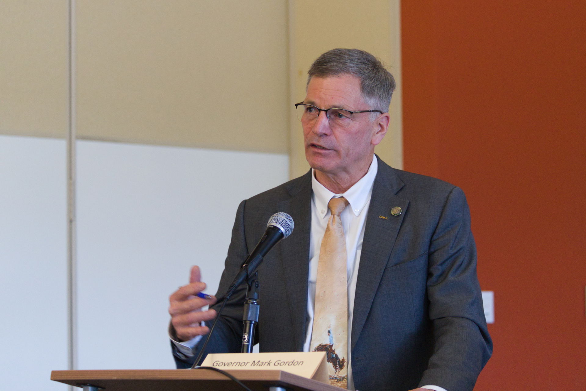 Mark Gordon speaks at a town hall at the Gillette College Techn…