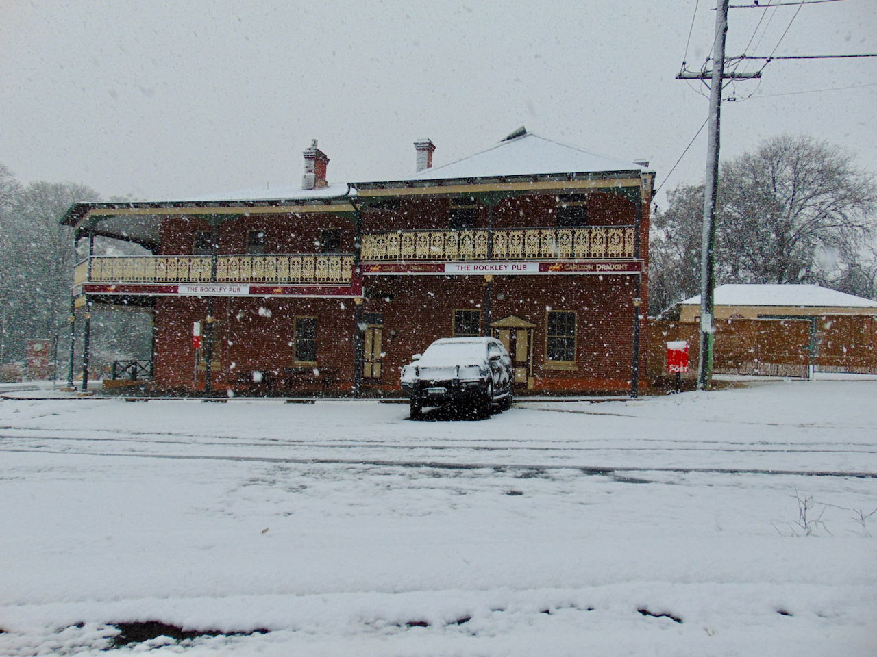 Rockley, the pub with snow