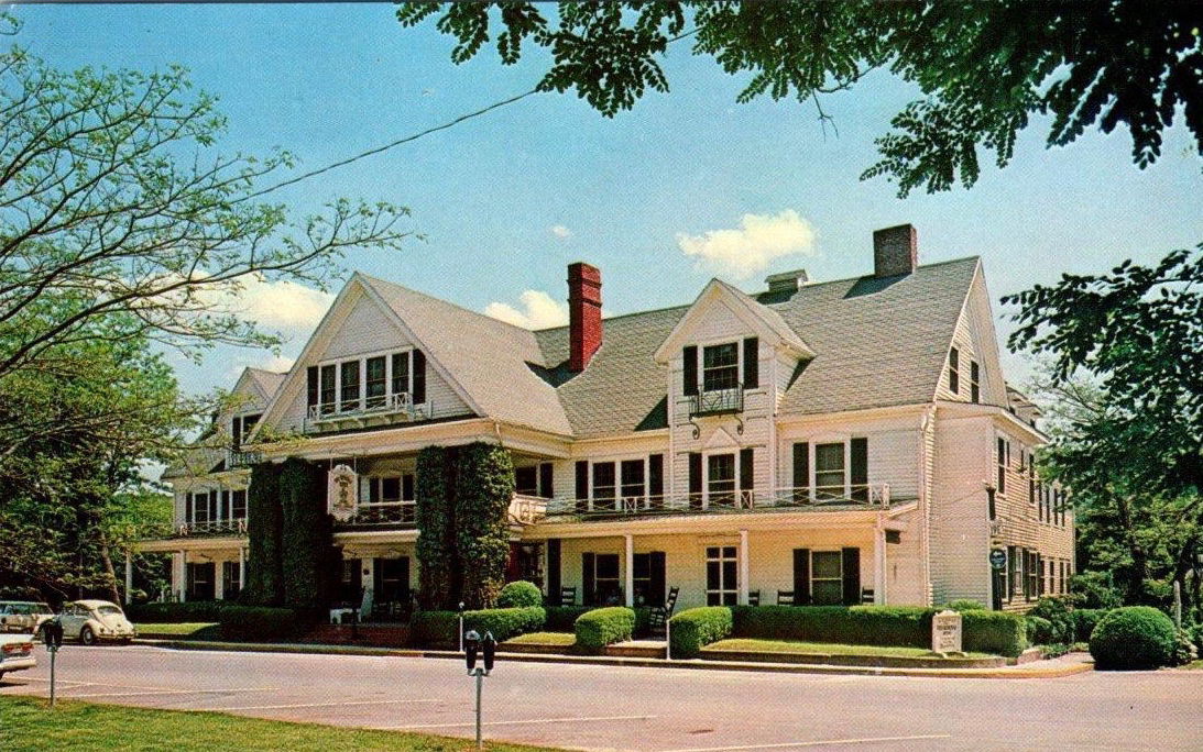 Nu-Wray Inn, Burnsville North Carolina postcard