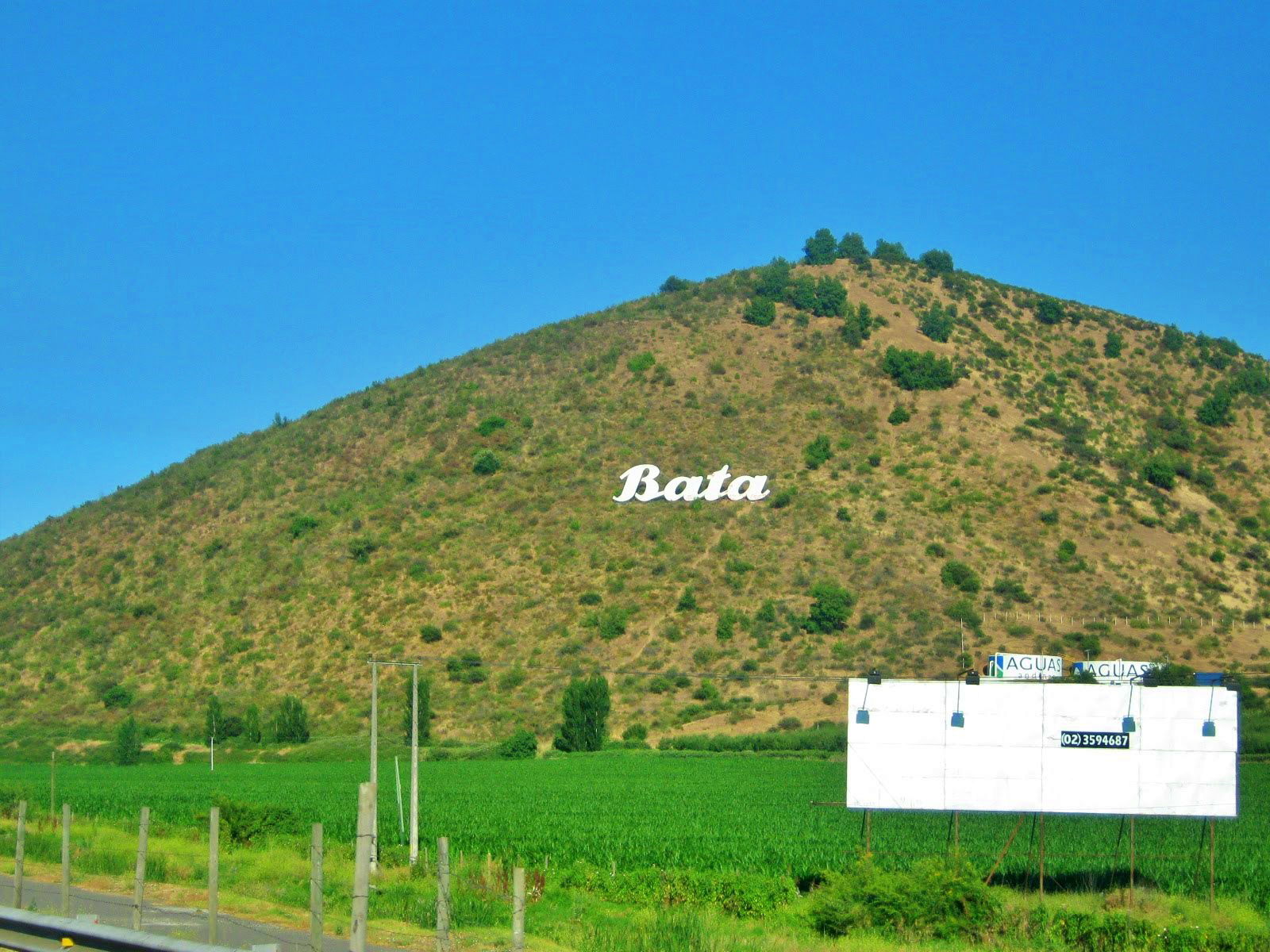 Señalética de Bata en cerro de Melipilla, Chile, 2009