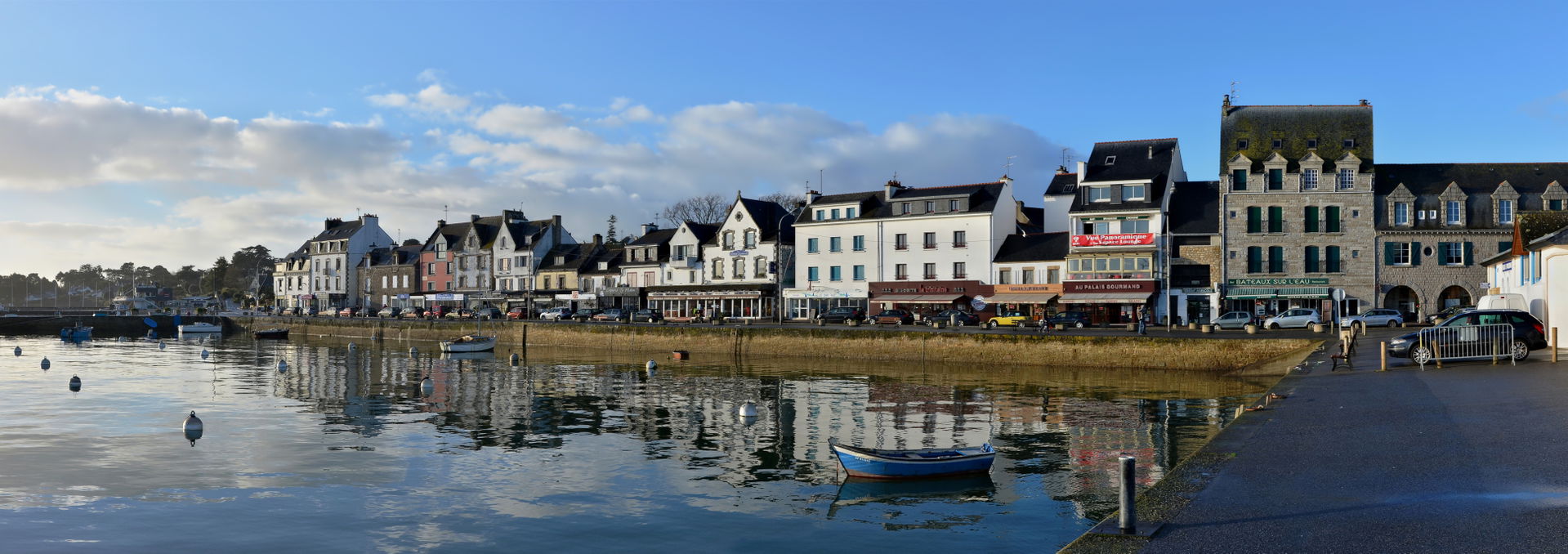 Sea front as seen from the marina, La Trinité-sur-Mer, Morbihan…
