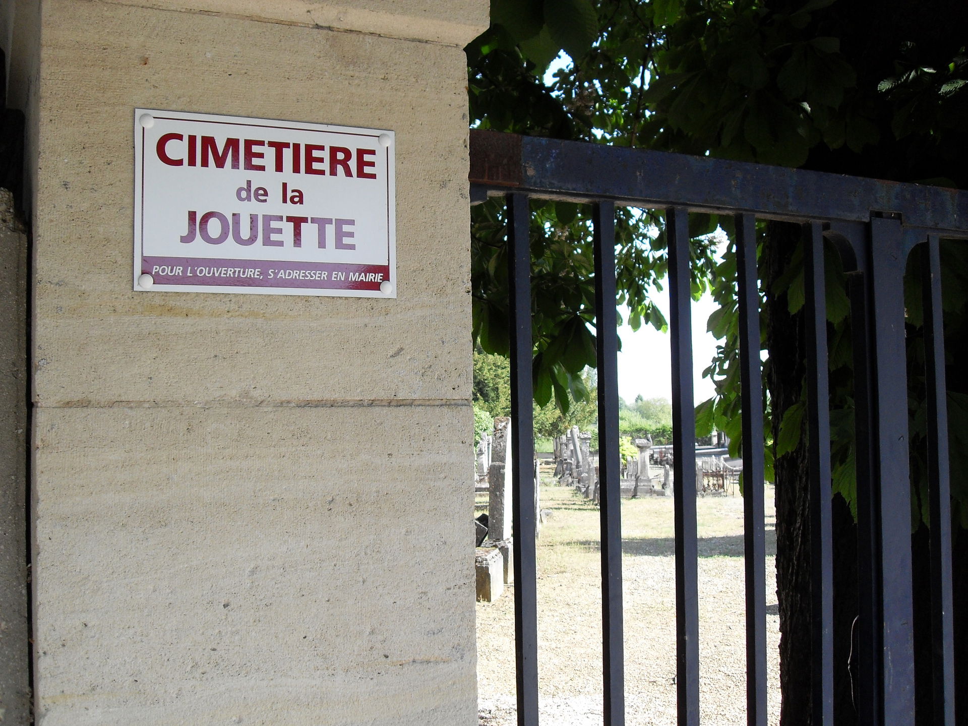 France, Vitry-le-François, Marne (51) - la porte du cimetière i…