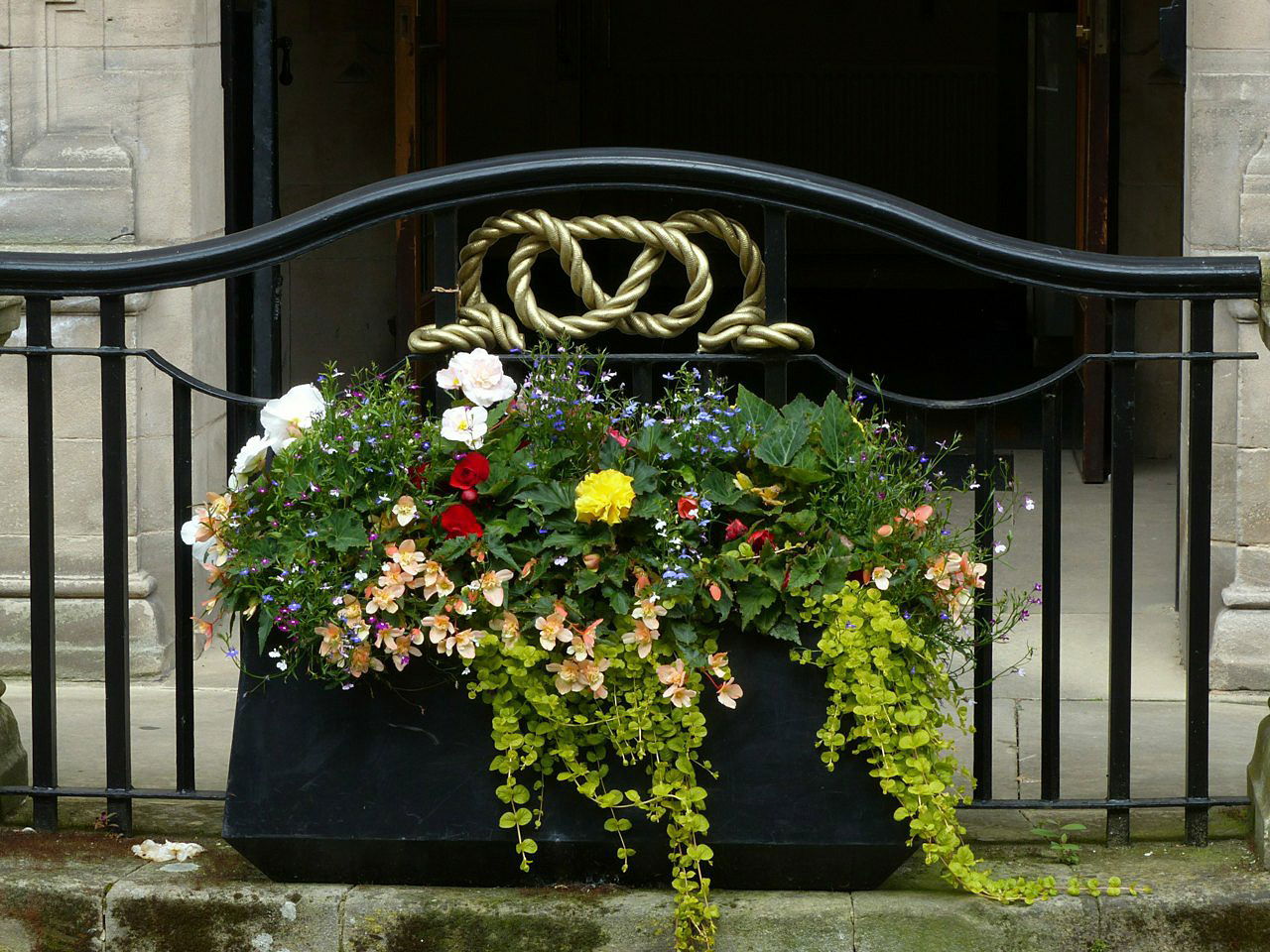 Staffordshire knot with floral display, County Buildings, Staff…