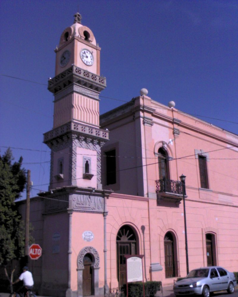 Reloj de tipo morisco ubicado a un lado de la Presidencia Munic…