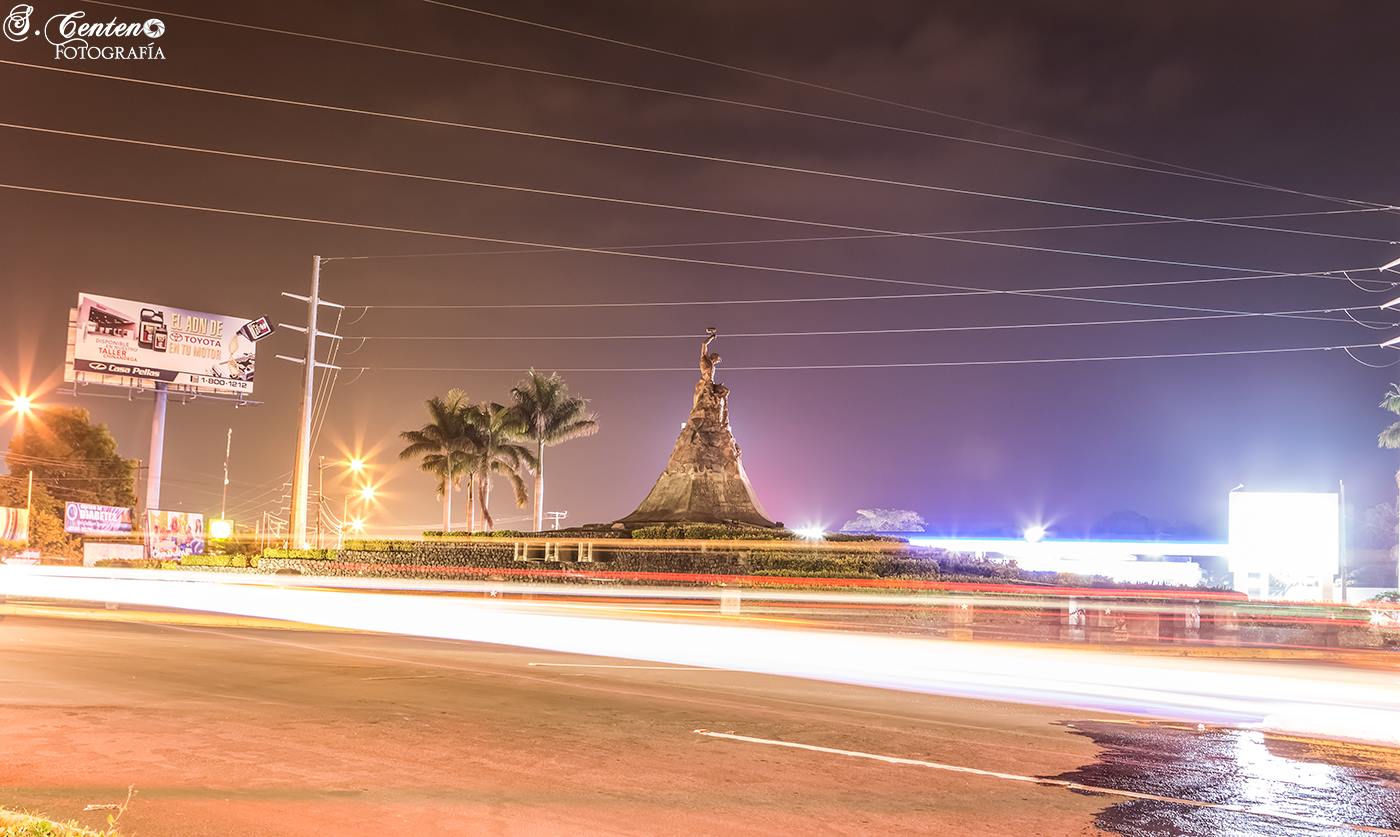 Ubicado en la Rotonda Los Encuentros de la ciudad de Chinandega…