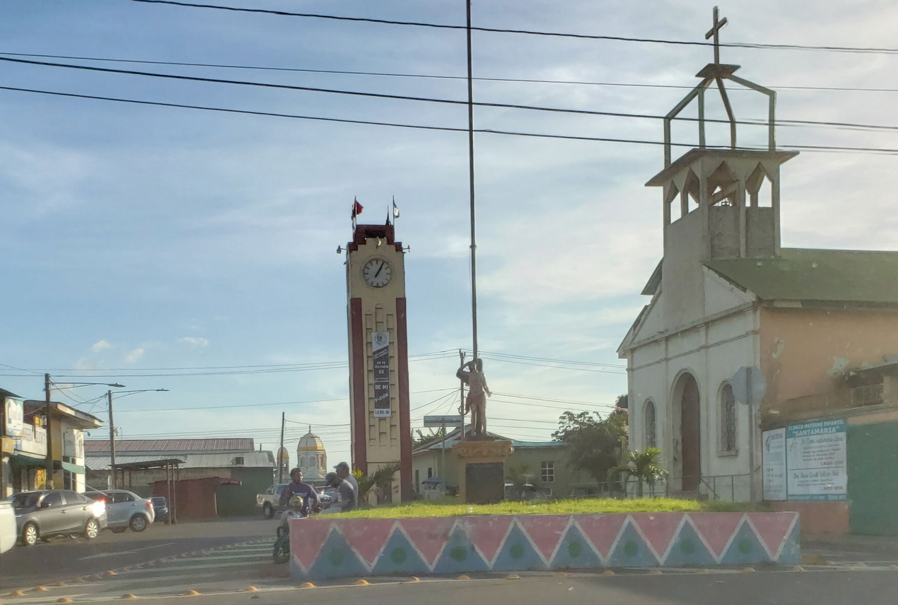 La ciudad de Diriamba. En el centro la icónica Torre de Reloj, …