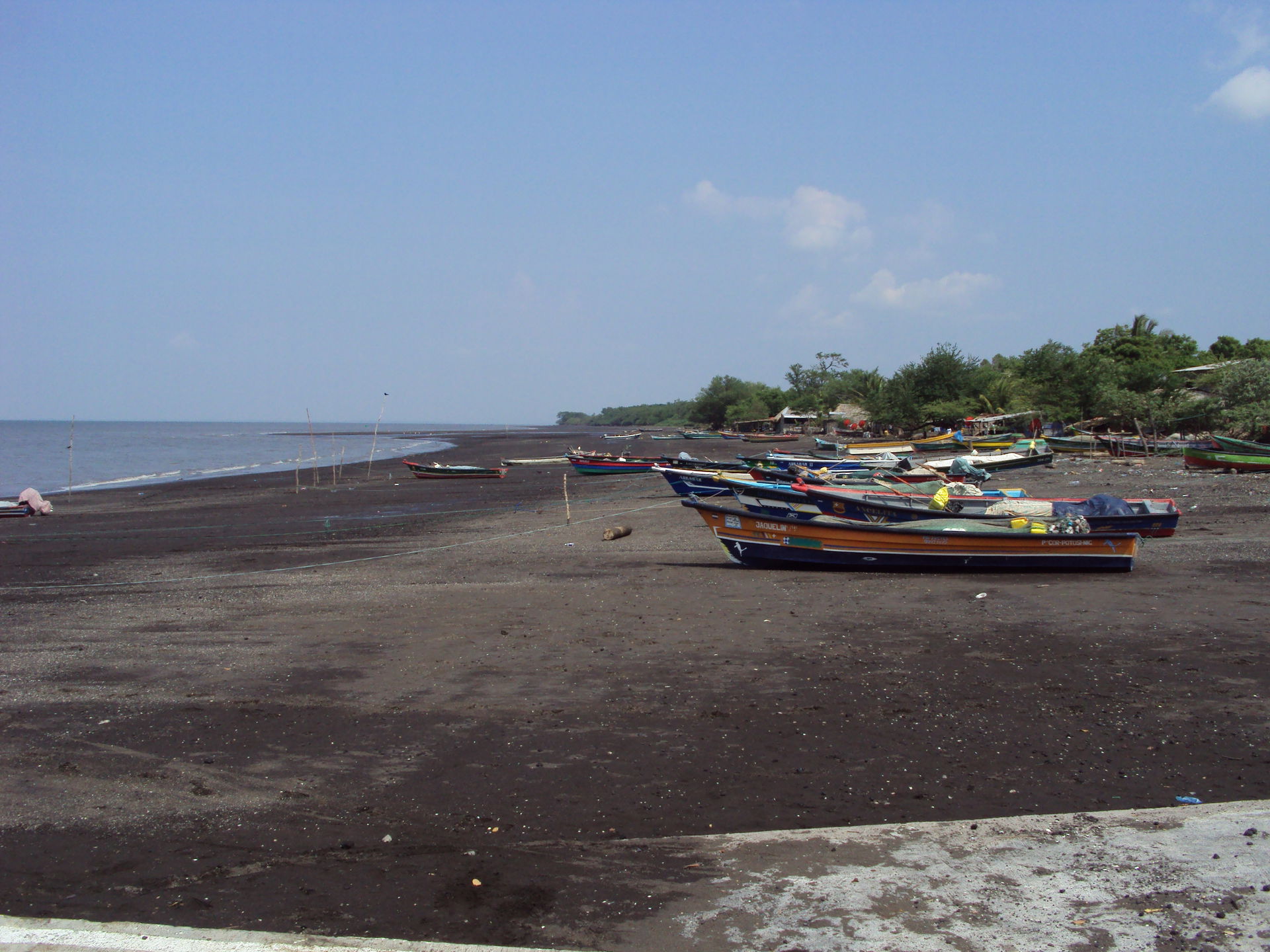 Lanchas junto a las playas cercanas al muelle de Potosí en El V…