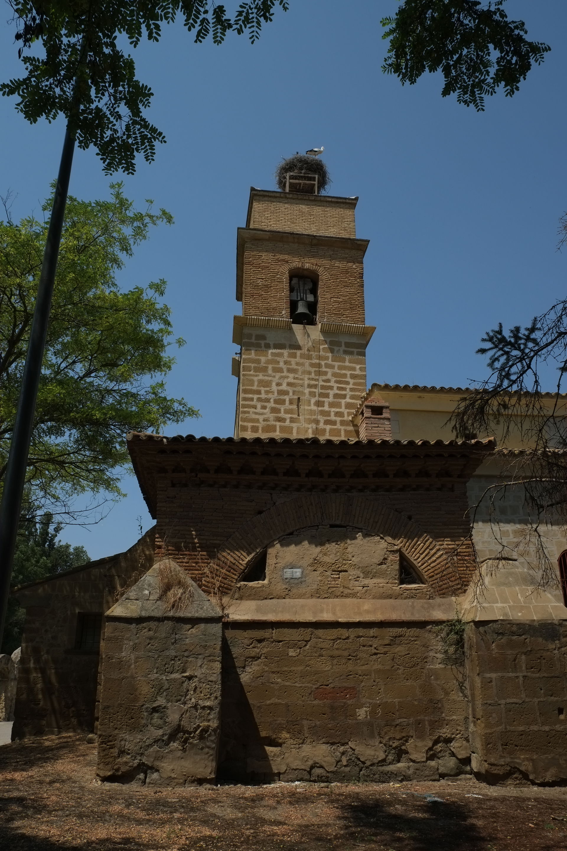 Kirche San Miguel in Rivas, einem Ortsteil von Ejea de los Caba…