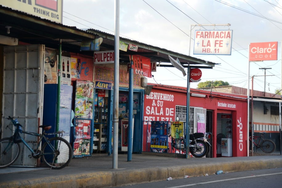 Una pulpería y otras tiendas en Tipitapa, en la carretera a Mas…