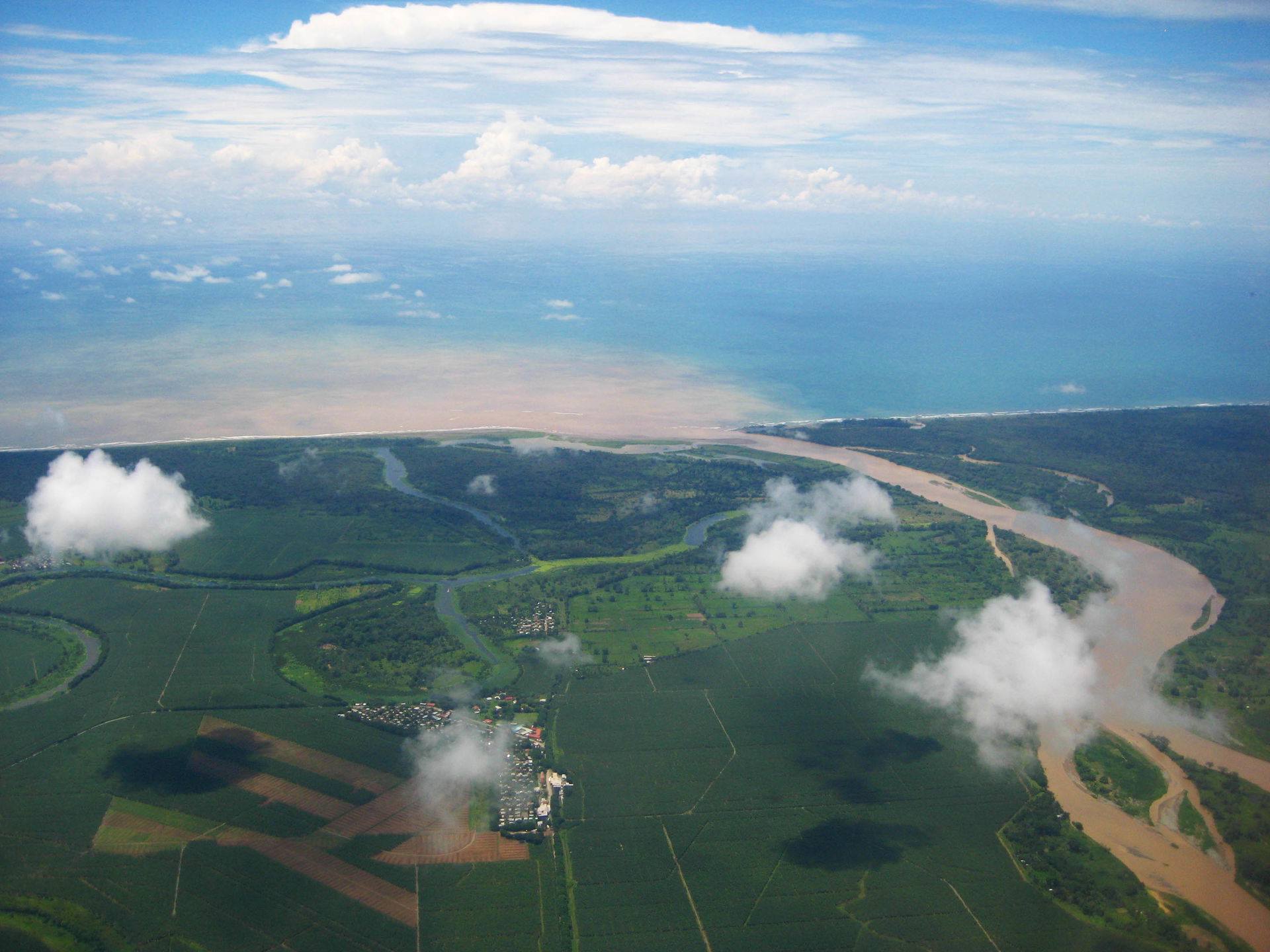 Changuinola river sending sediments into the Caribbean, Bocas d…