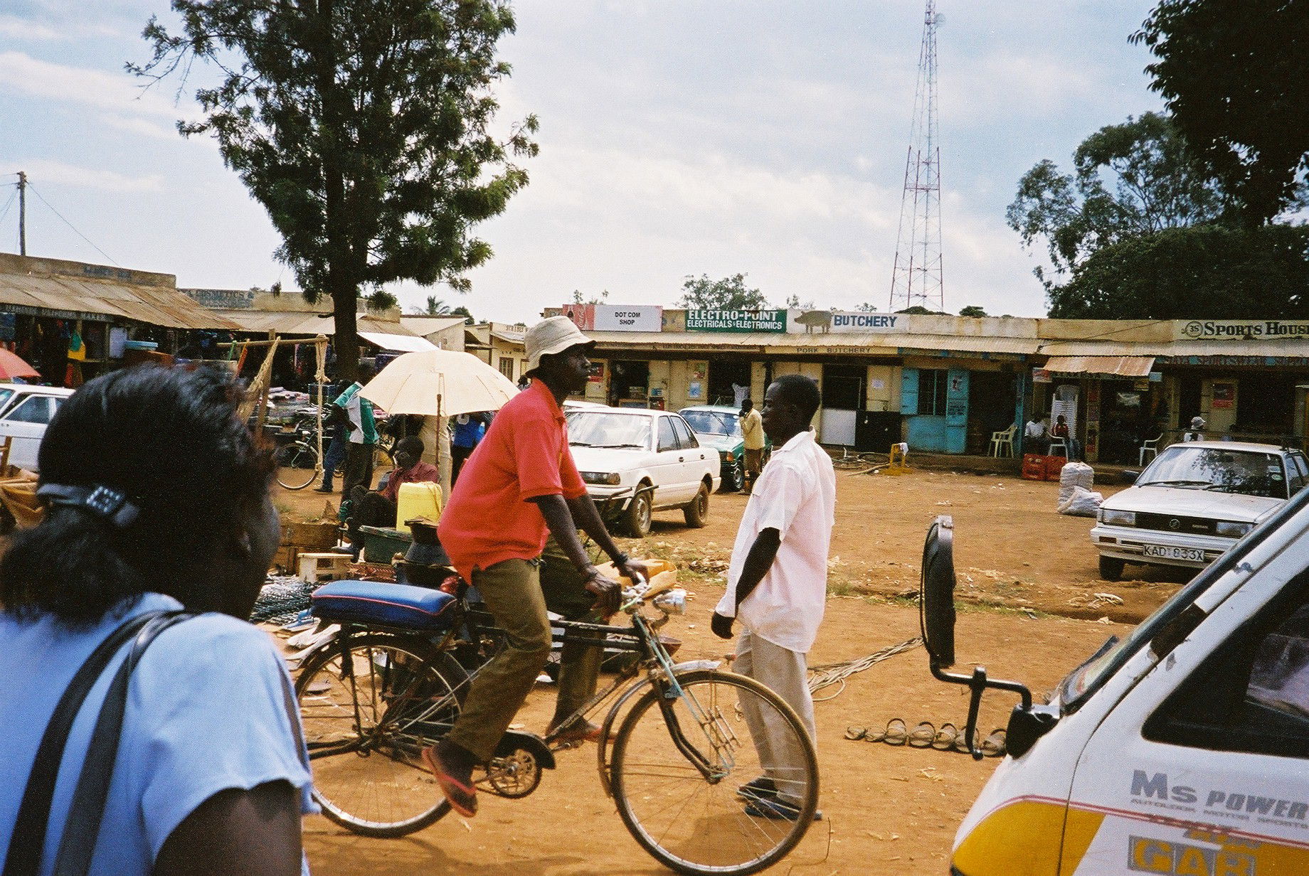 Centre de Siaya avec un bodaboda au centre