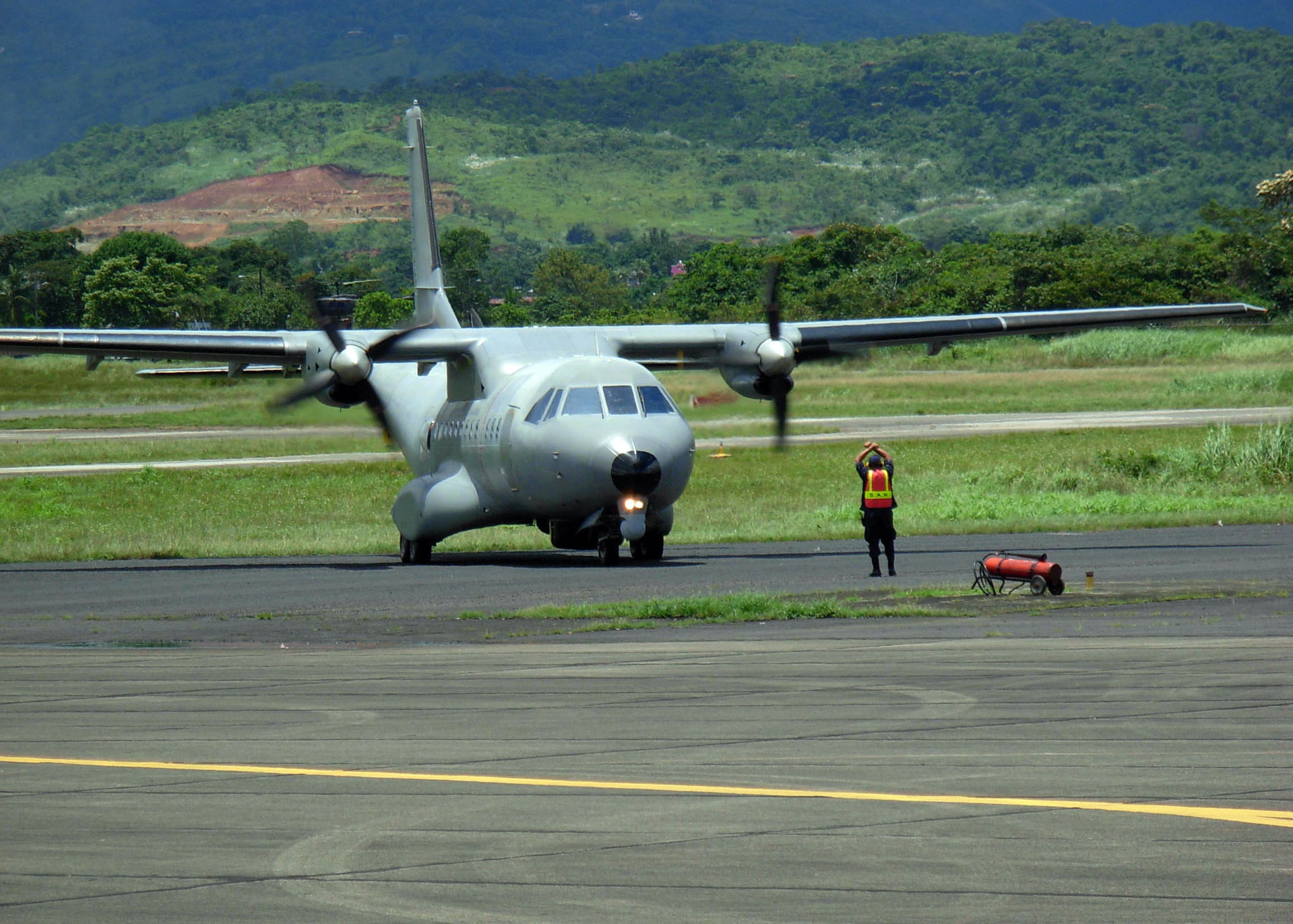 TOCUMEN, Panama (Sept. 1, 2007) - A Panamanian airman guides a …