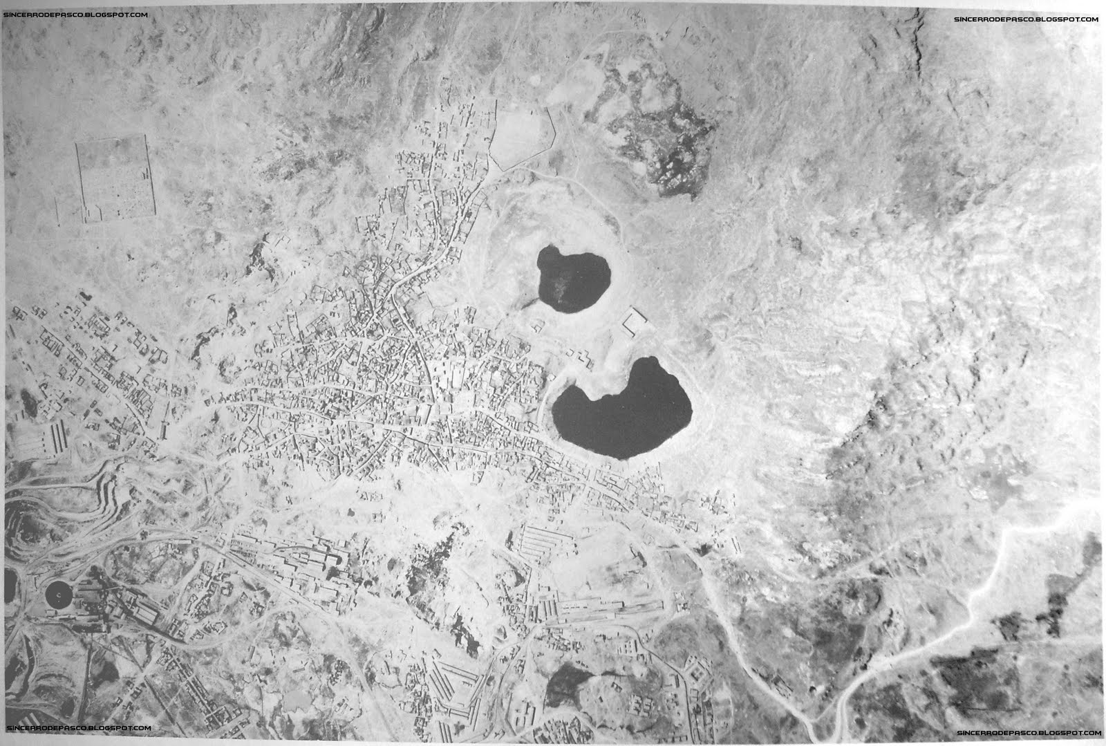 Fotografía aérea de la ciudad de Cerro de Pasco que la muestra …